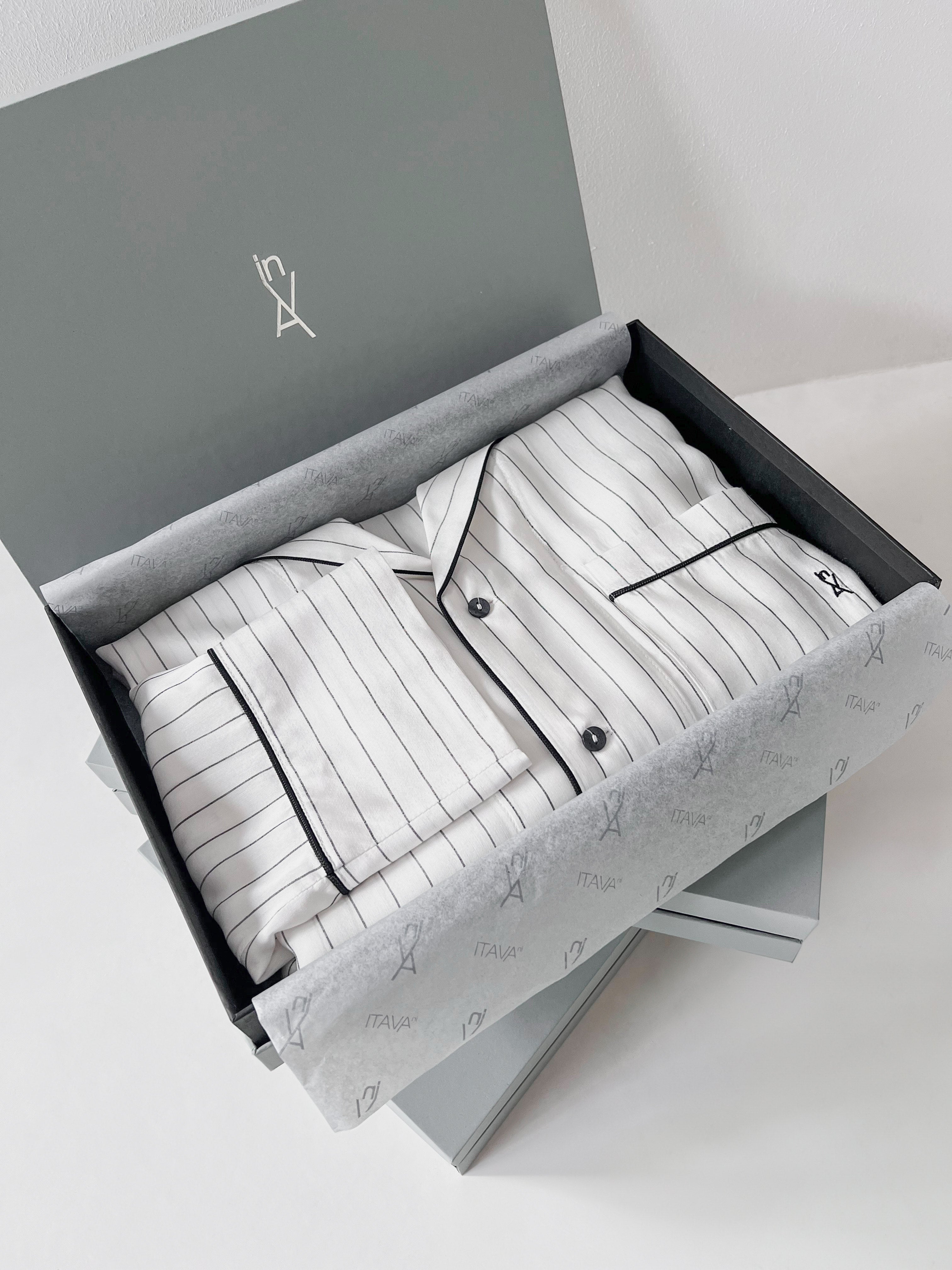 PYJAMA SHIRT WITH BLACK STRIPES AND SHORT SLEEVES - UNISEX