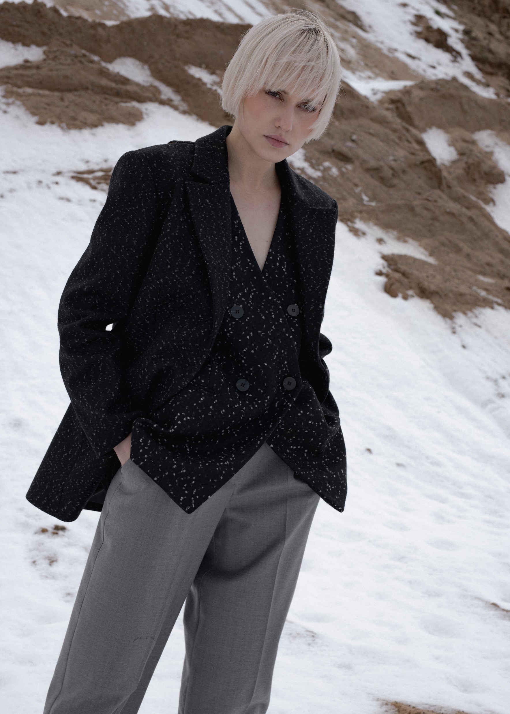 SINGLE-BREASTED BLAZER WITH DIAGONAL SPLIT