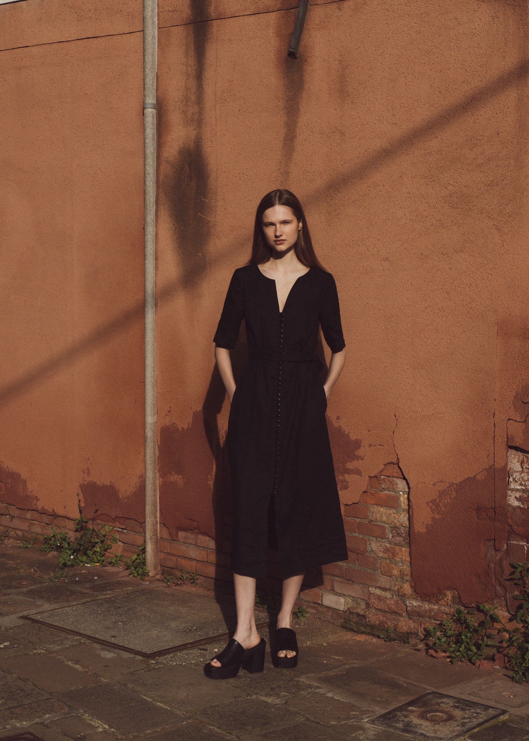 BLACK LINEN MIDI DRESS WITH BELT