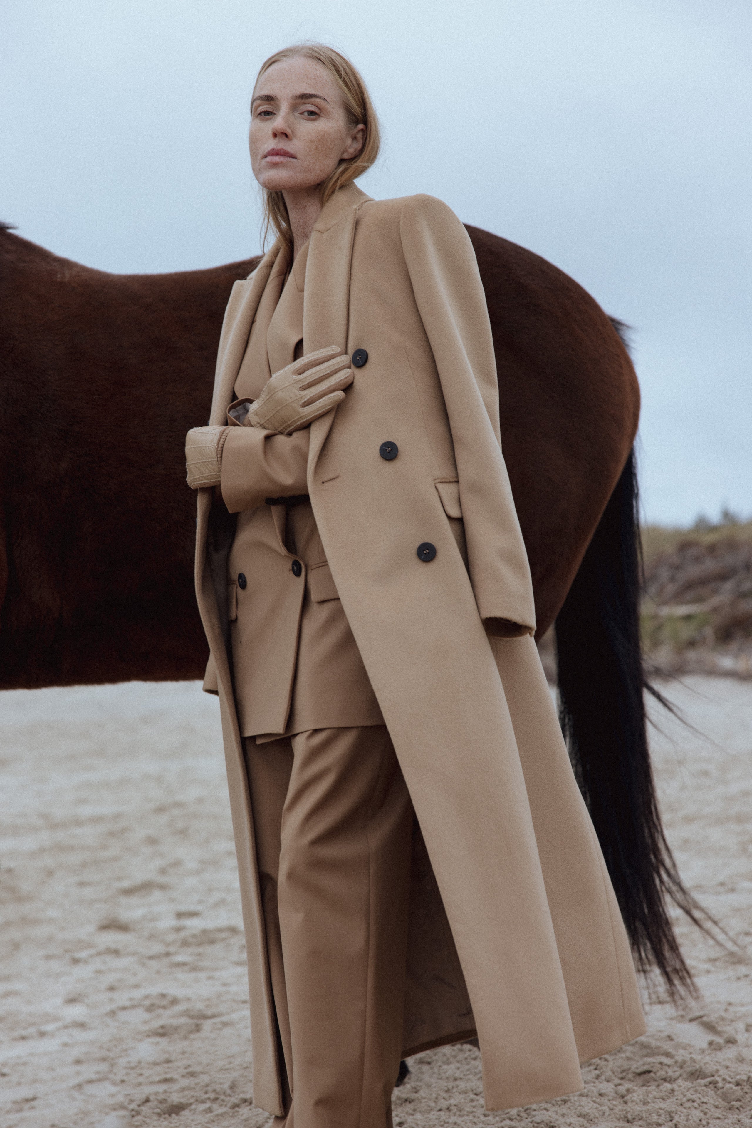 LONG FITTED CAMEL WOOL COAT