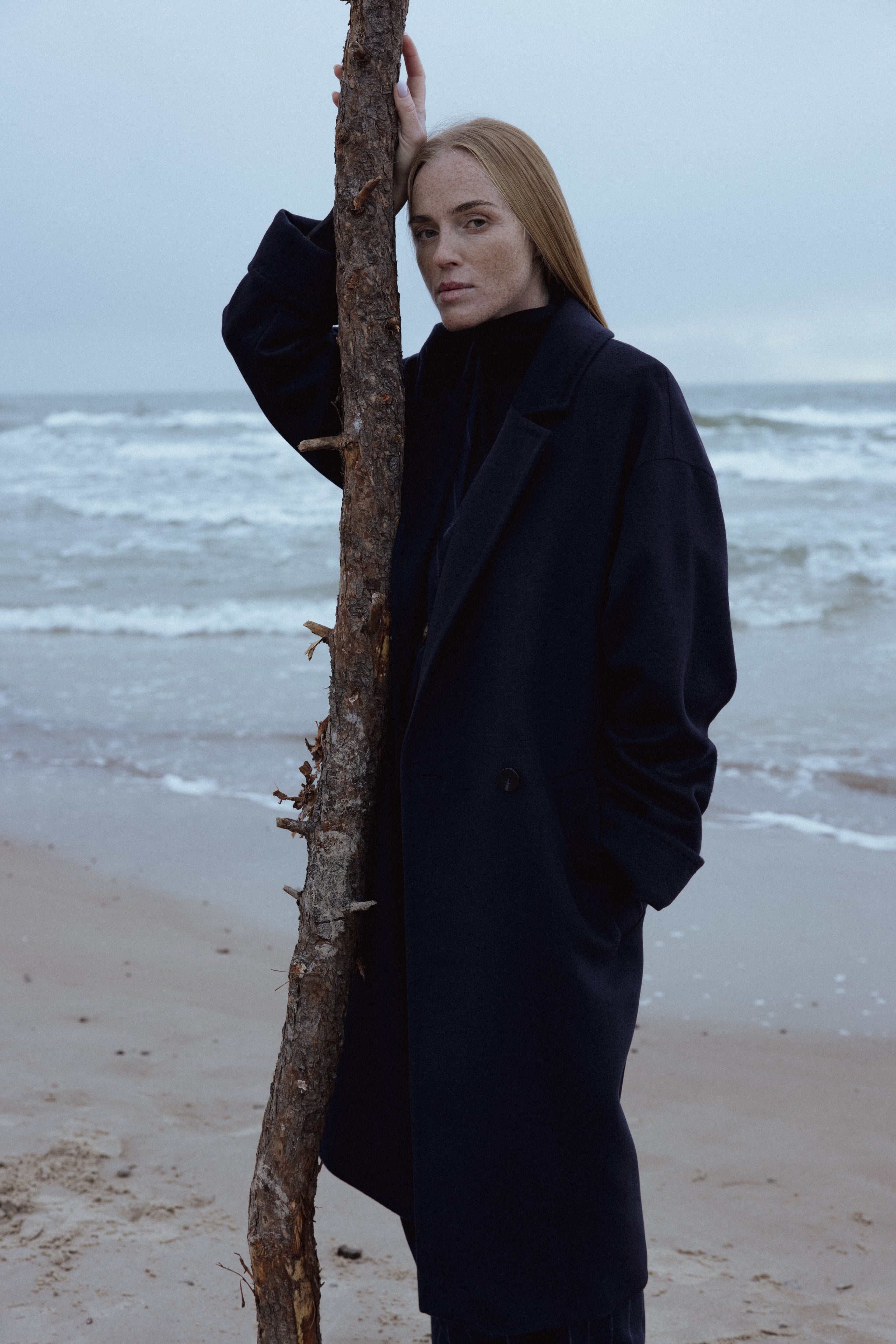 OVERSIZED DOUBLE-BREASTED WOOL COAT IN NAVY