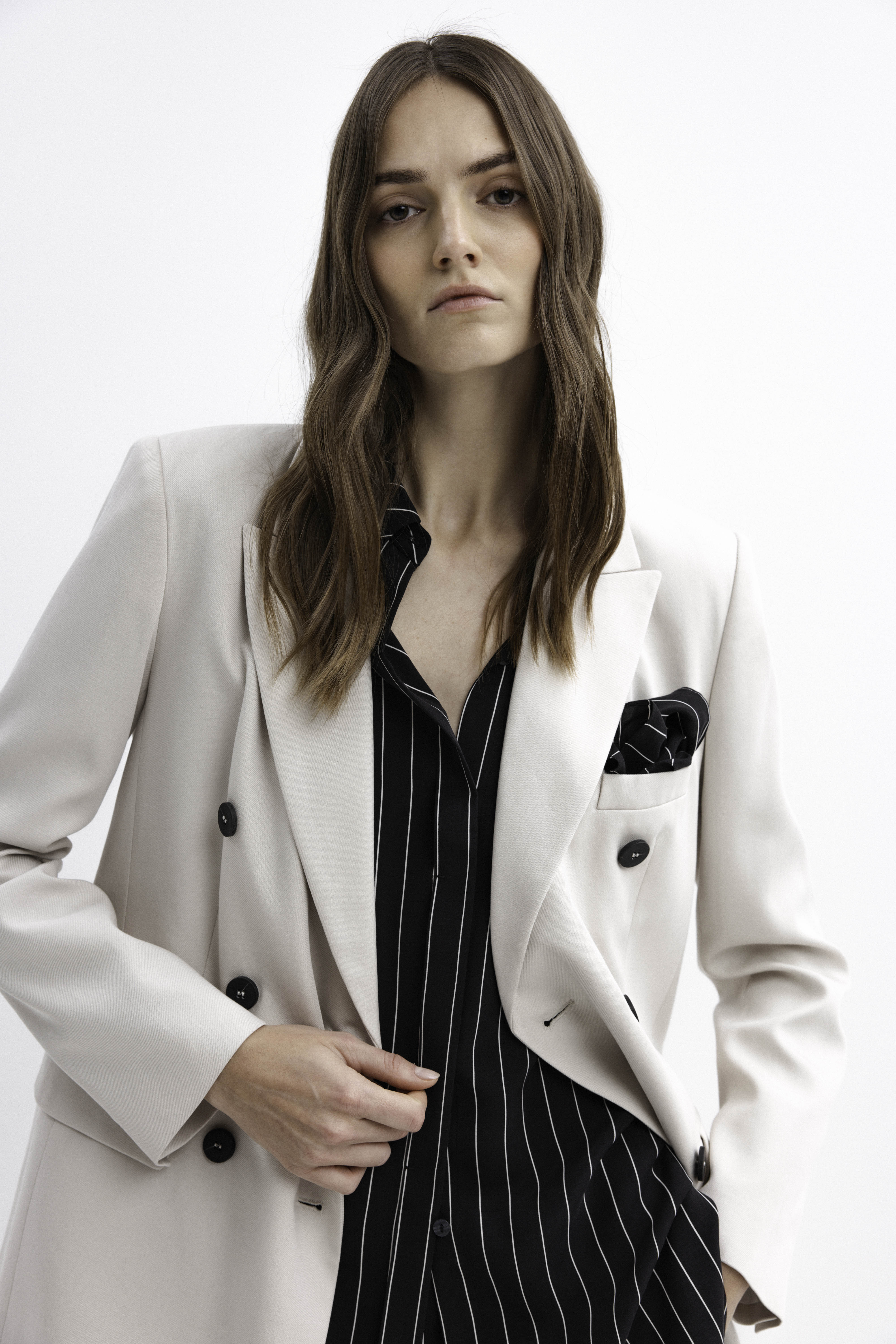 BLACK POCKET SQUARE WITH STRIPES