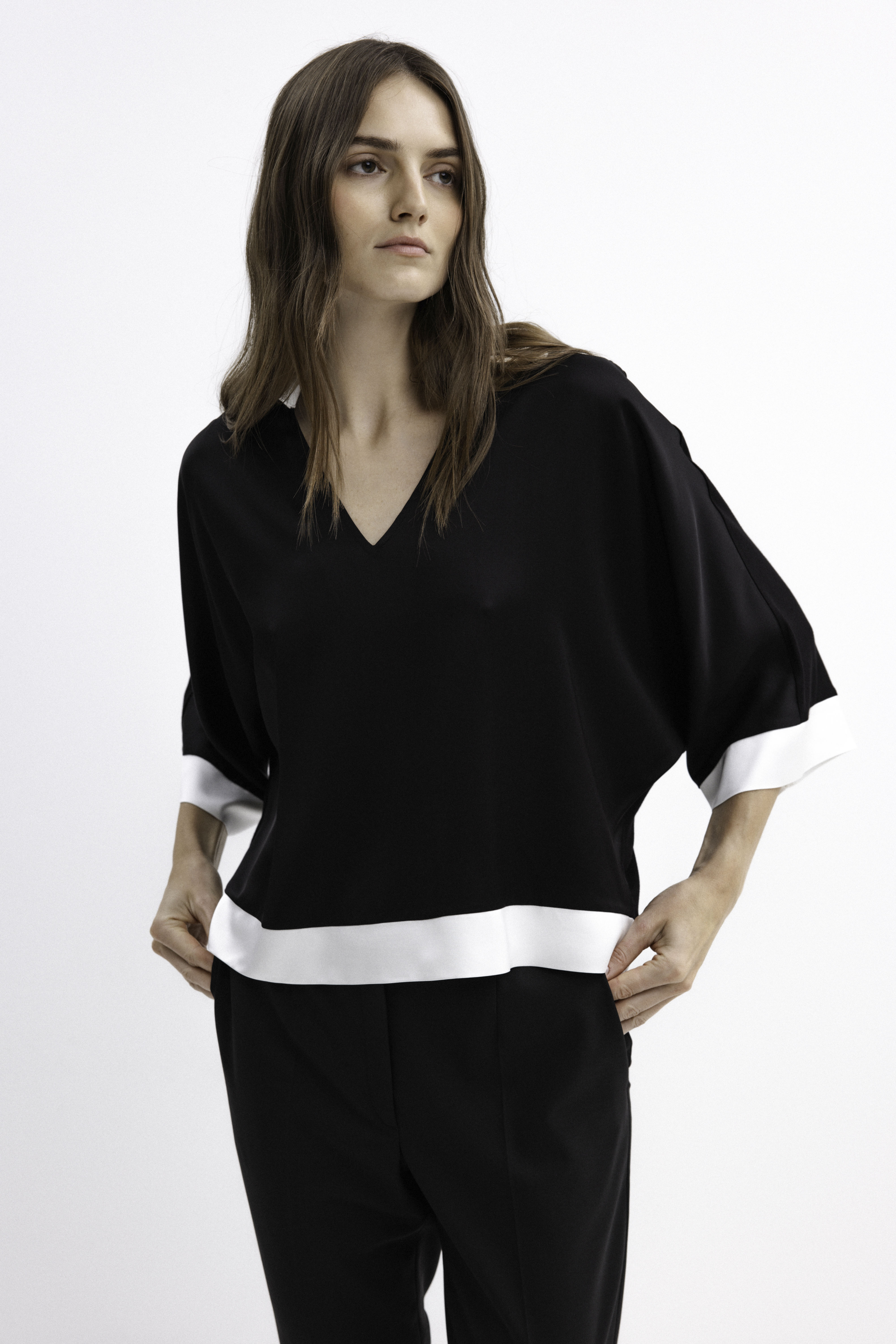 LOOSE BLACK BLOUSE WITH 3/4 SLEEVES