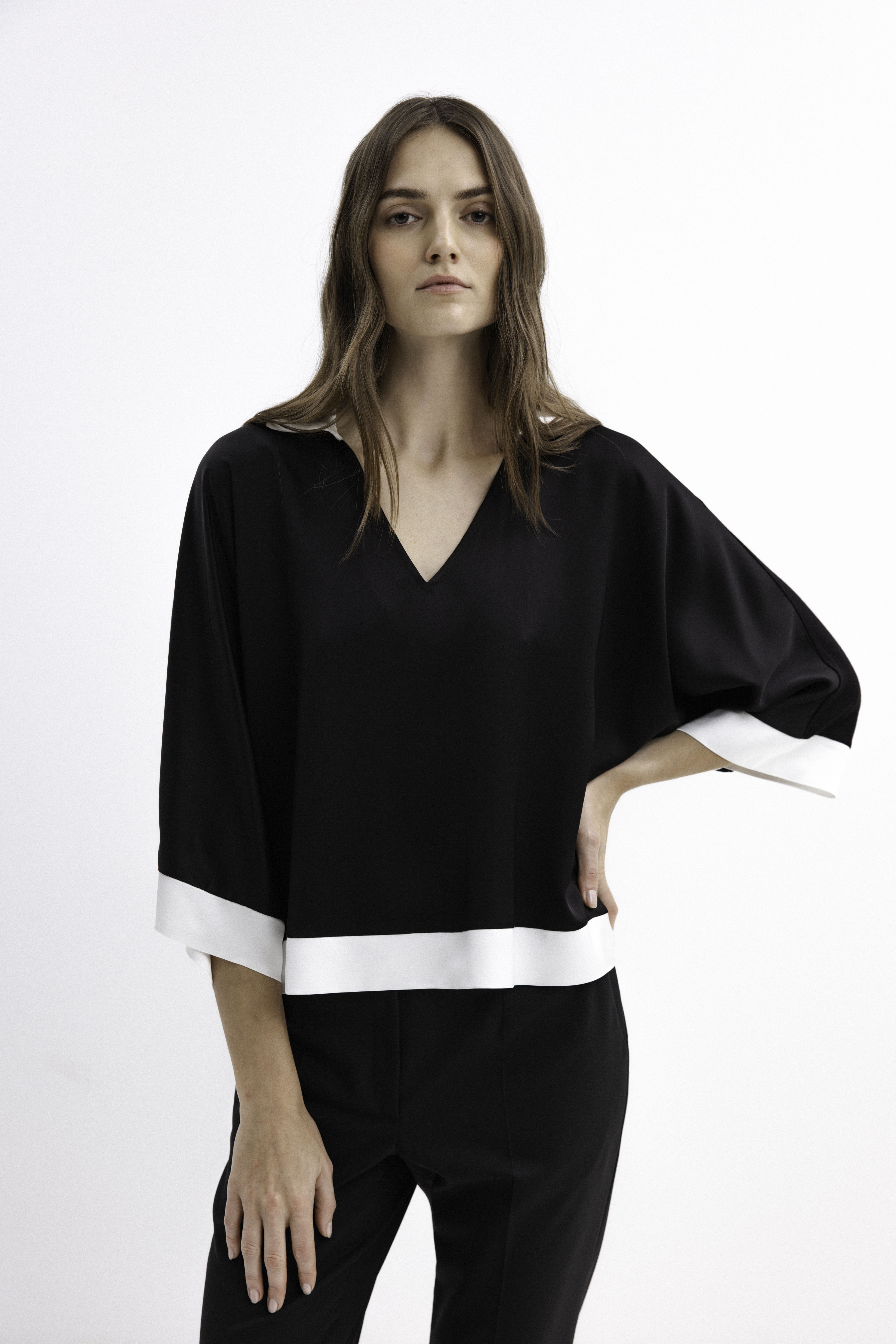 LOOSE BLACK BLOUSE WITH 3/4 SLEEVES