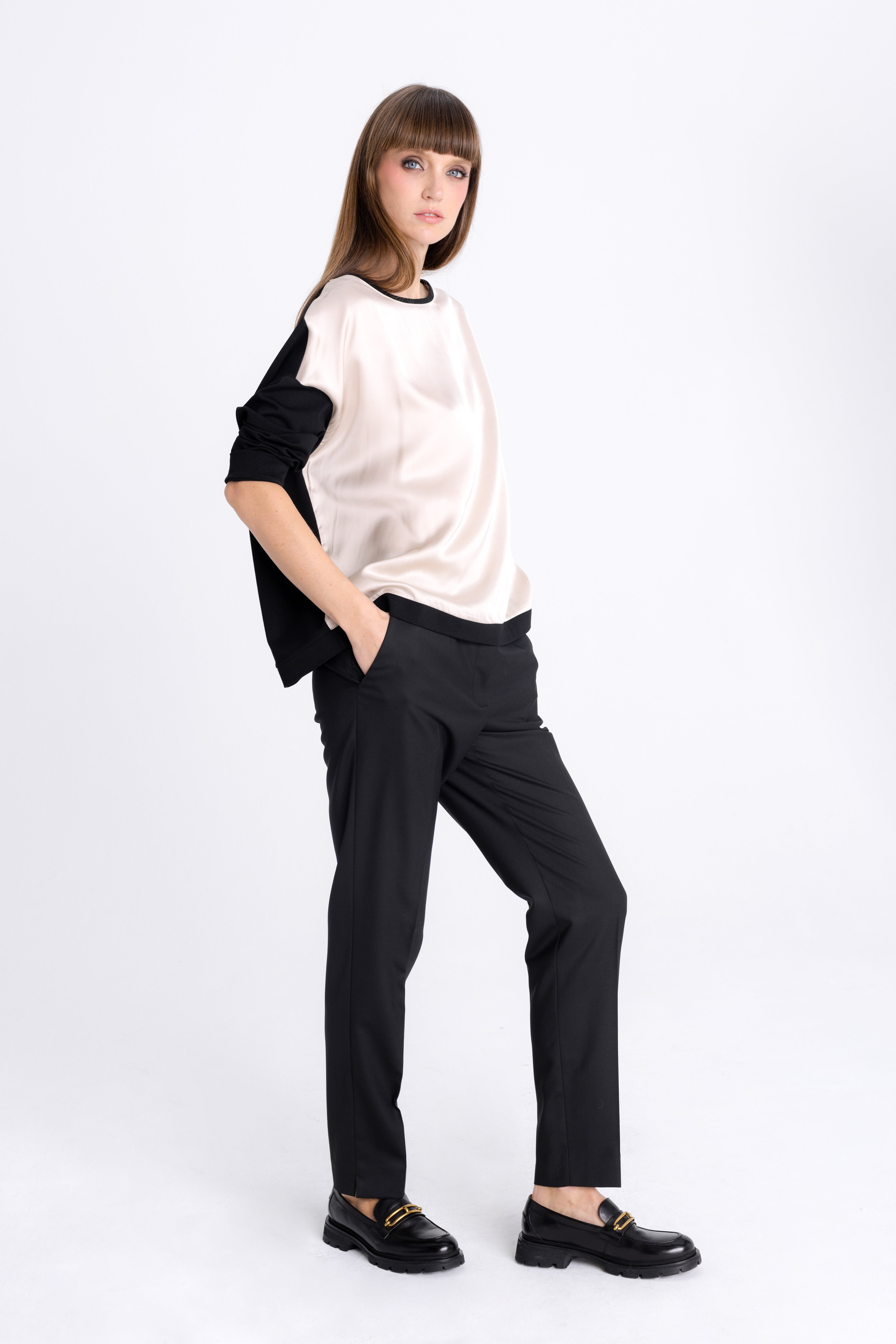 LOOSE TWO-COLORED BLOUSE