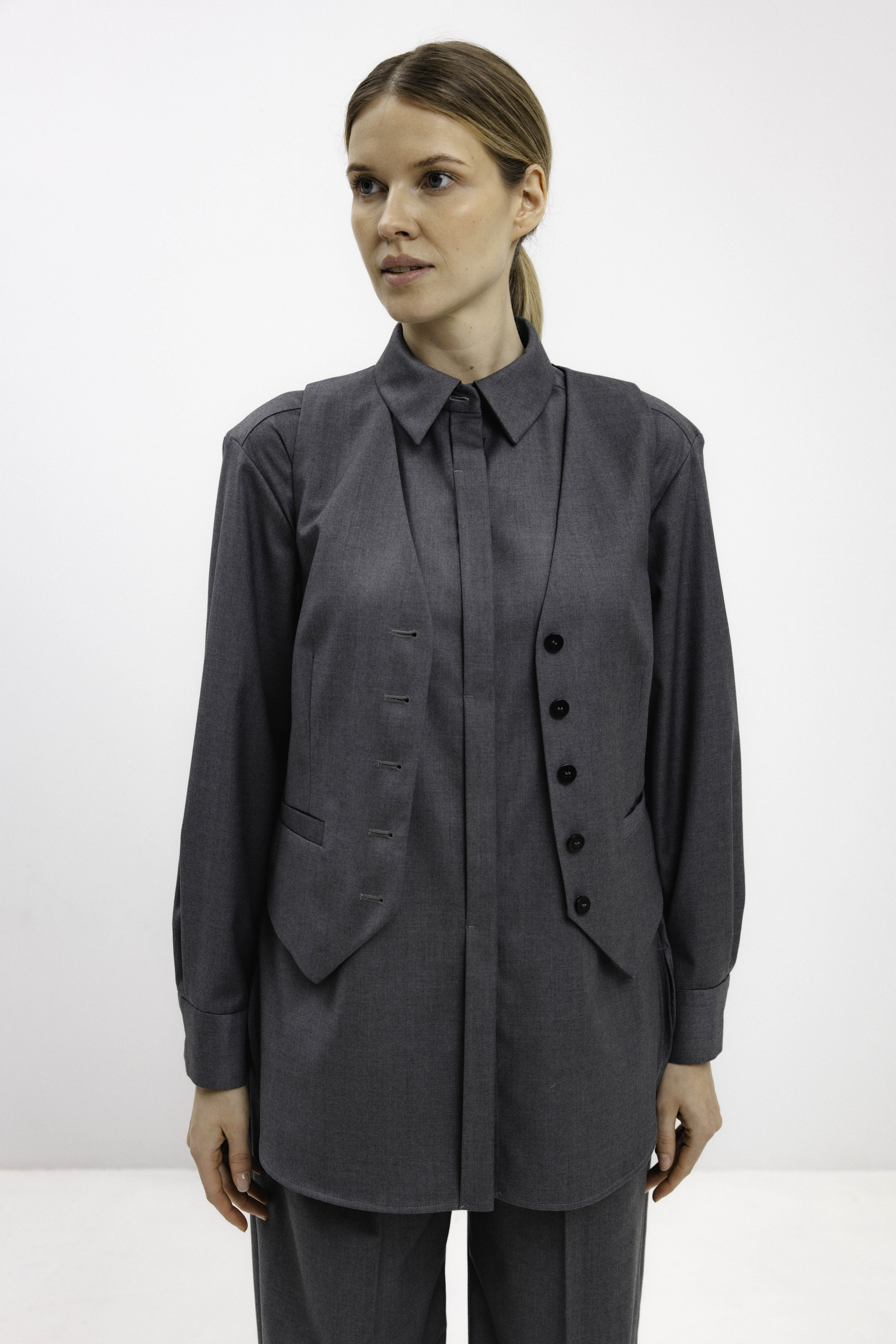 LONG-SLEEVE LOOSE GREY SHIRT