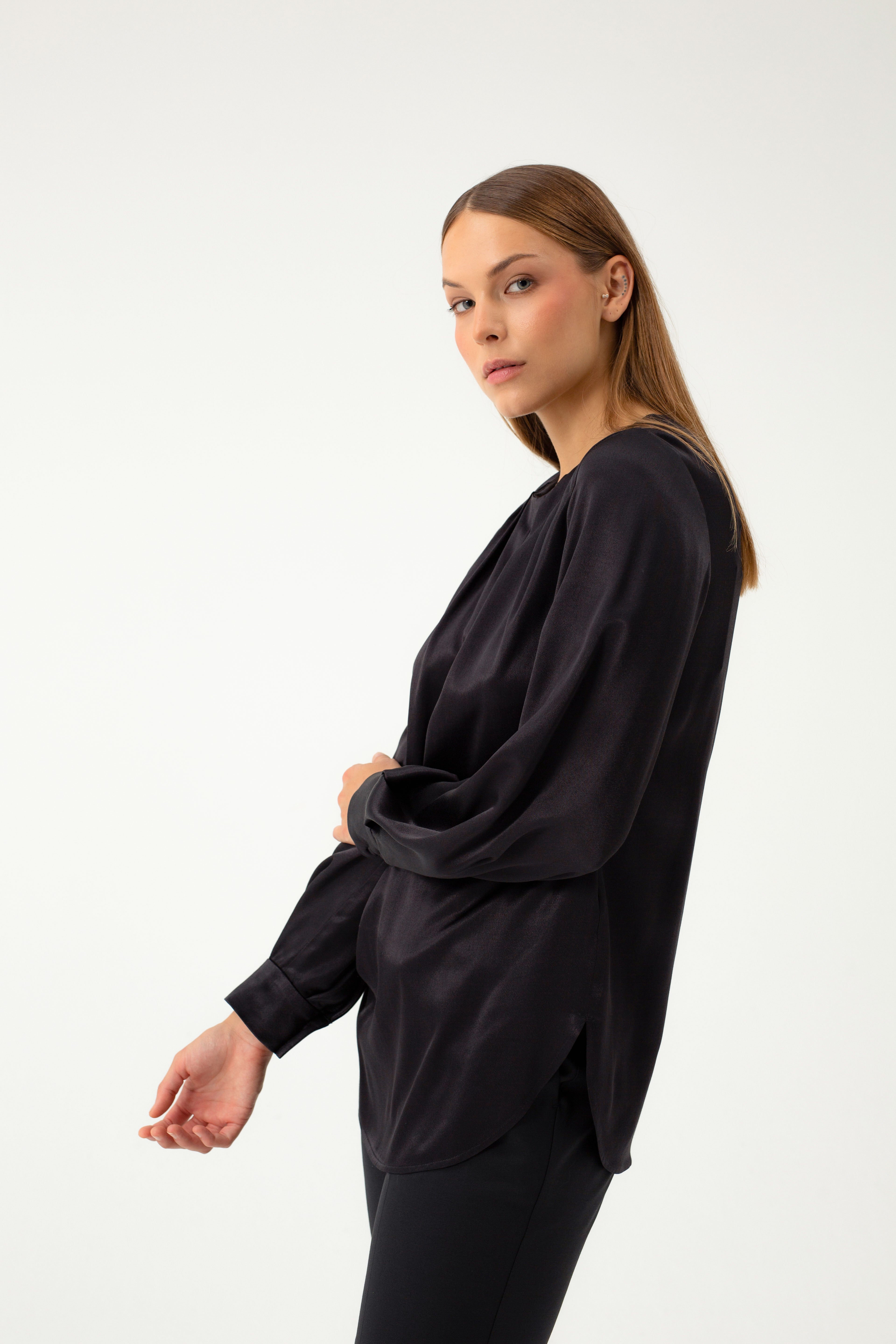 BLACK BLOUSE WITH FRONT PLEATS