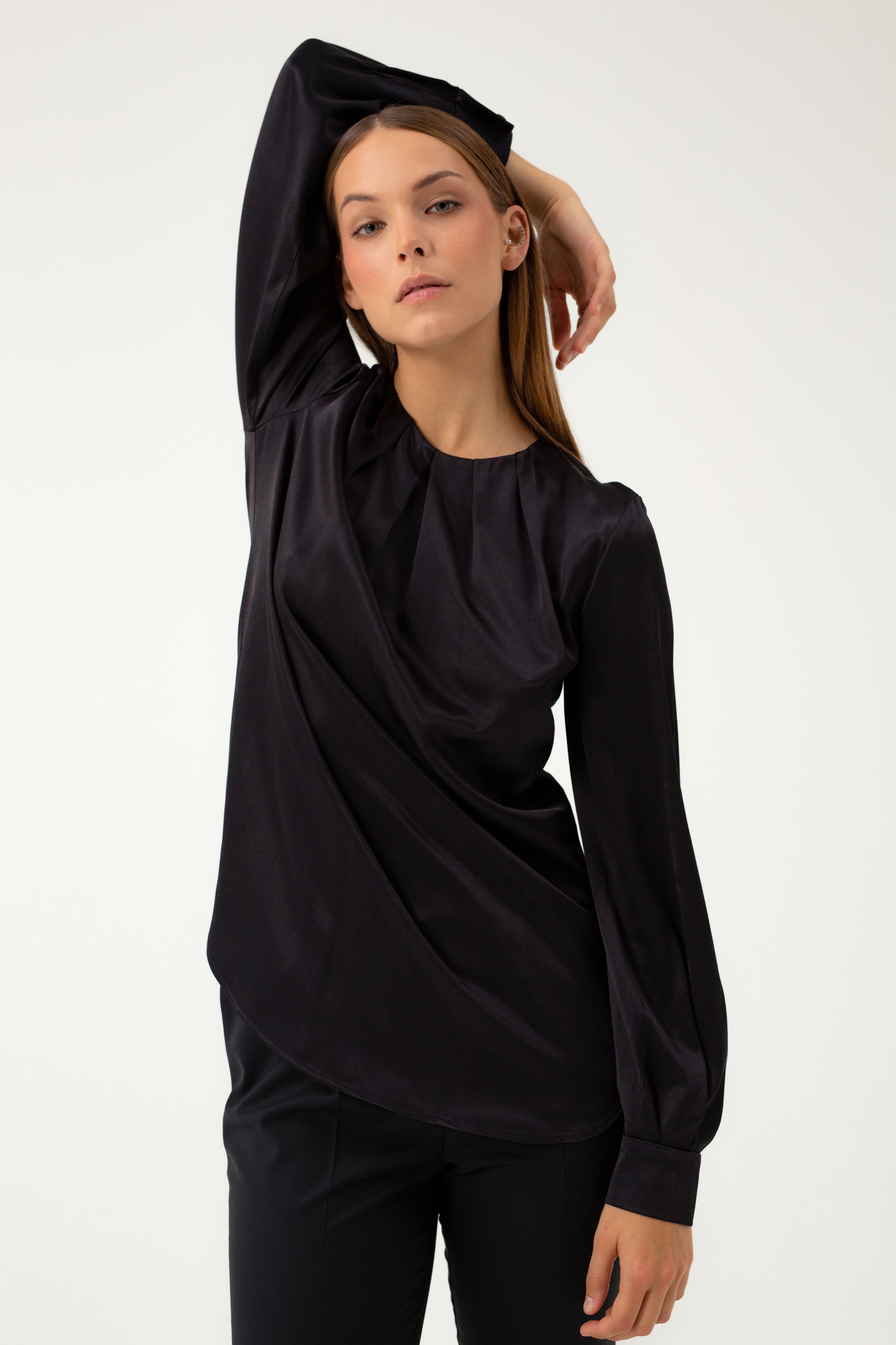 BLACK BLOUSE WITH FRONT PLEATS