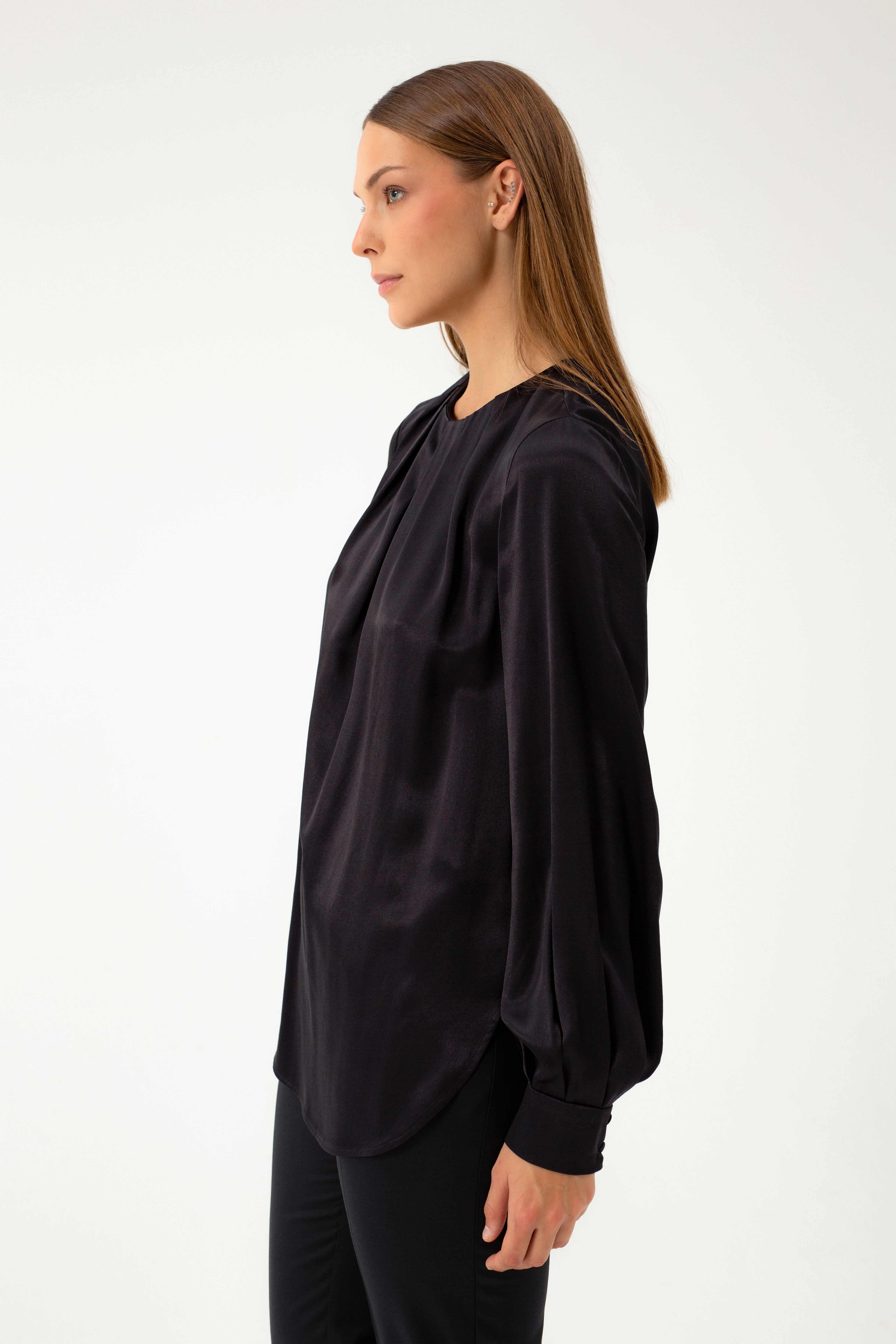 BLACK BLOUSE WITH FRONT PLEATS