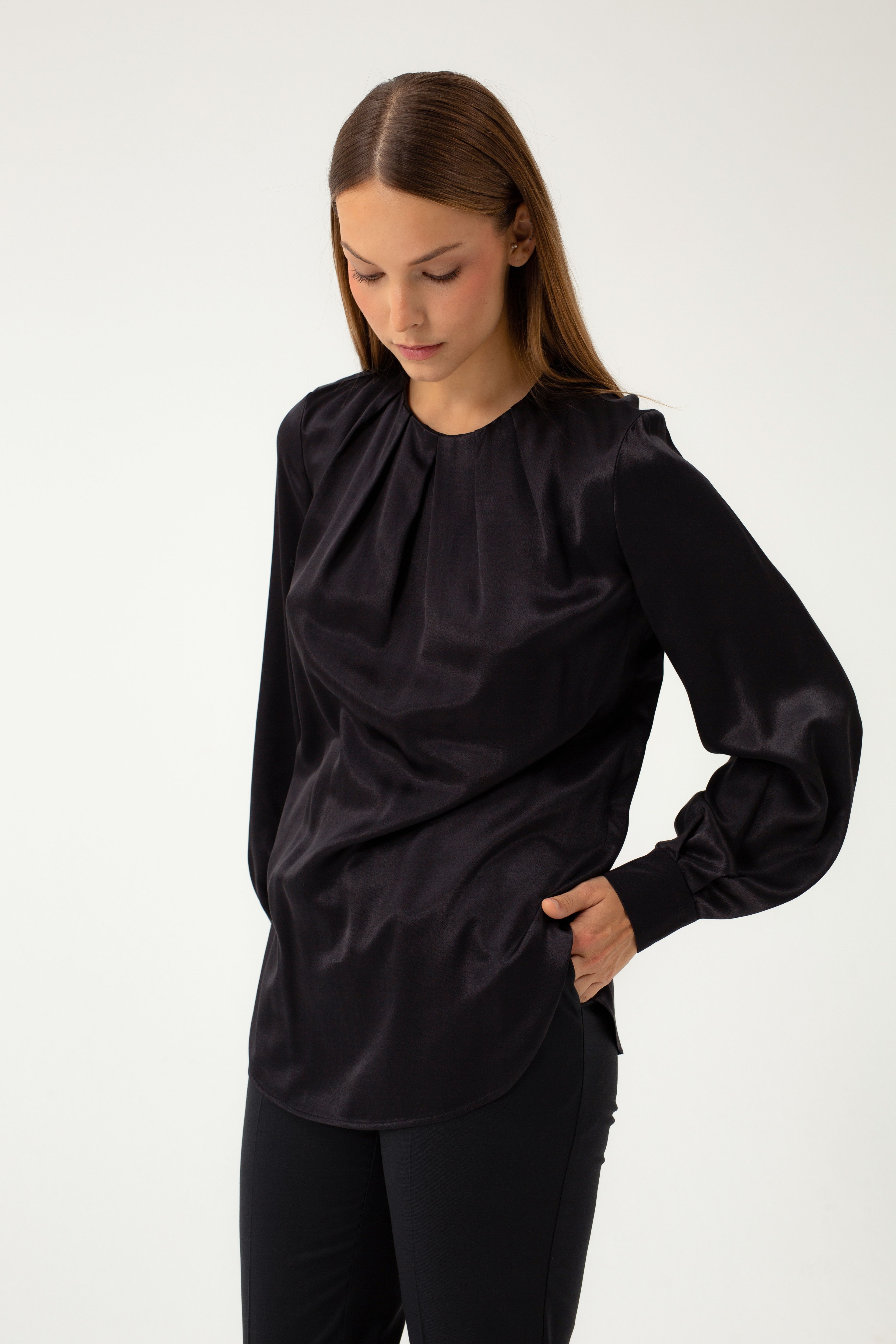 BLACK BLOUSE WITH FRONT PLEATS