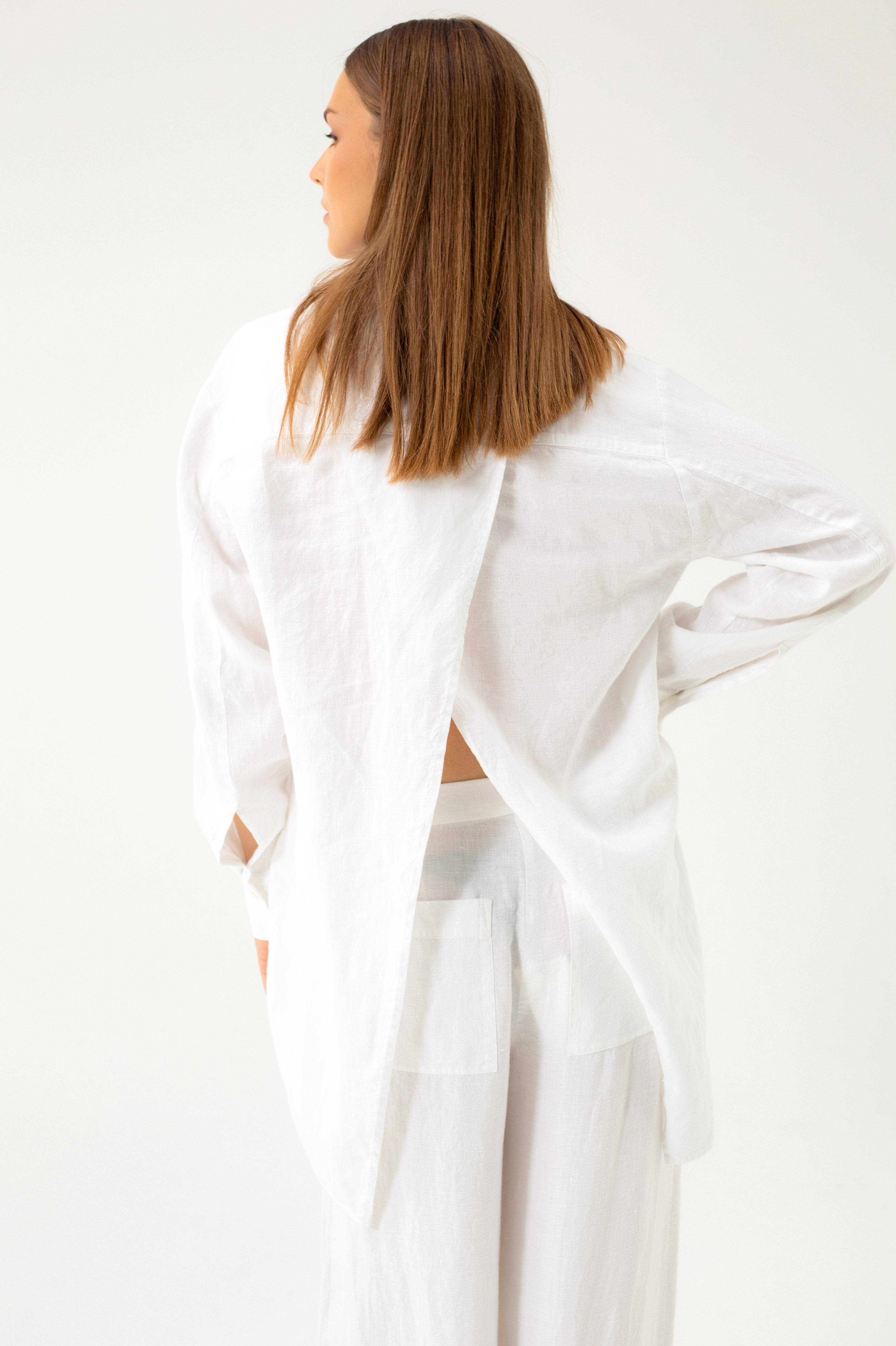 LINEN SHIRT WITH DIAGONAL SPLIT IN THE BACK