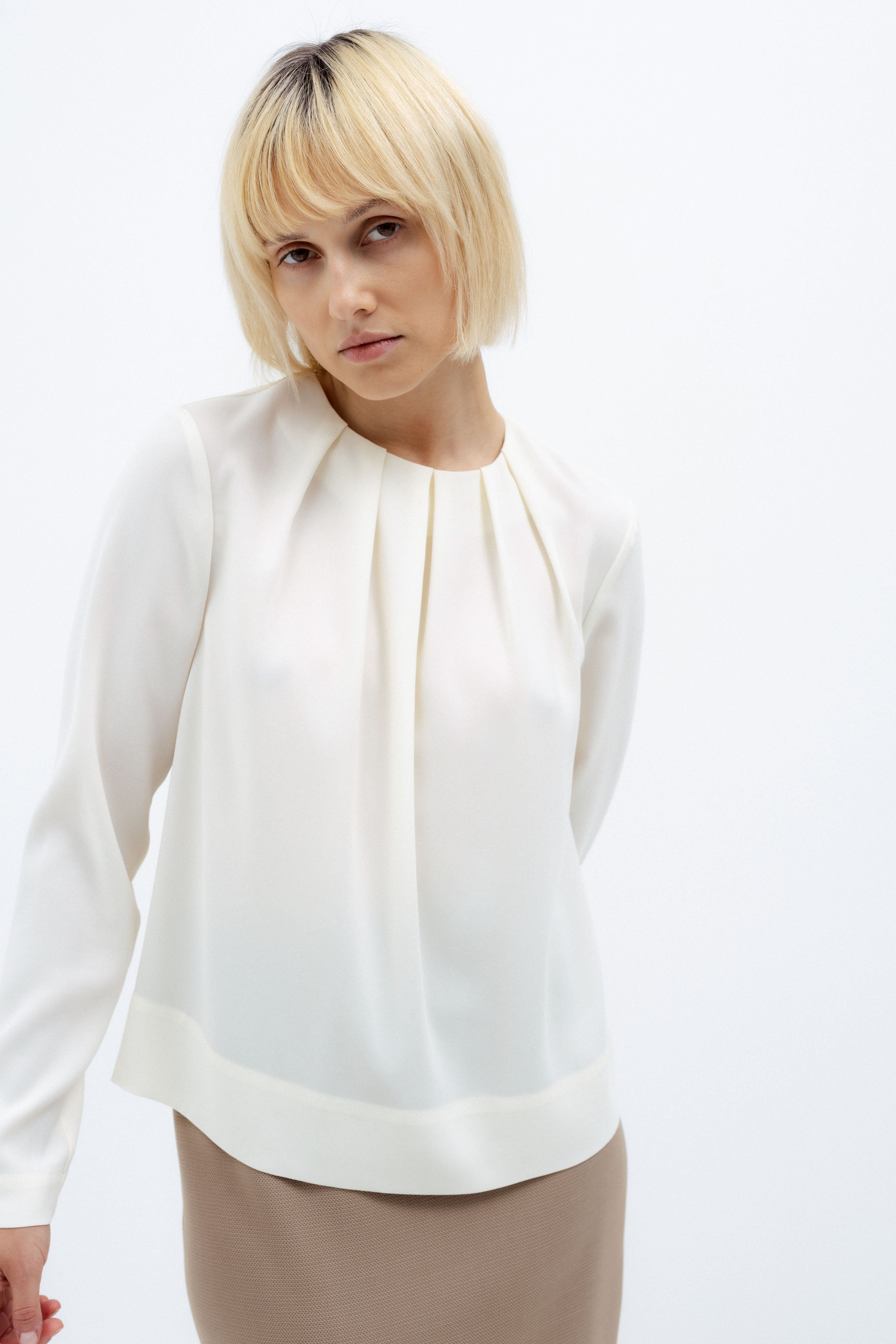PLEATED COLLAR MILK BLOUSE
