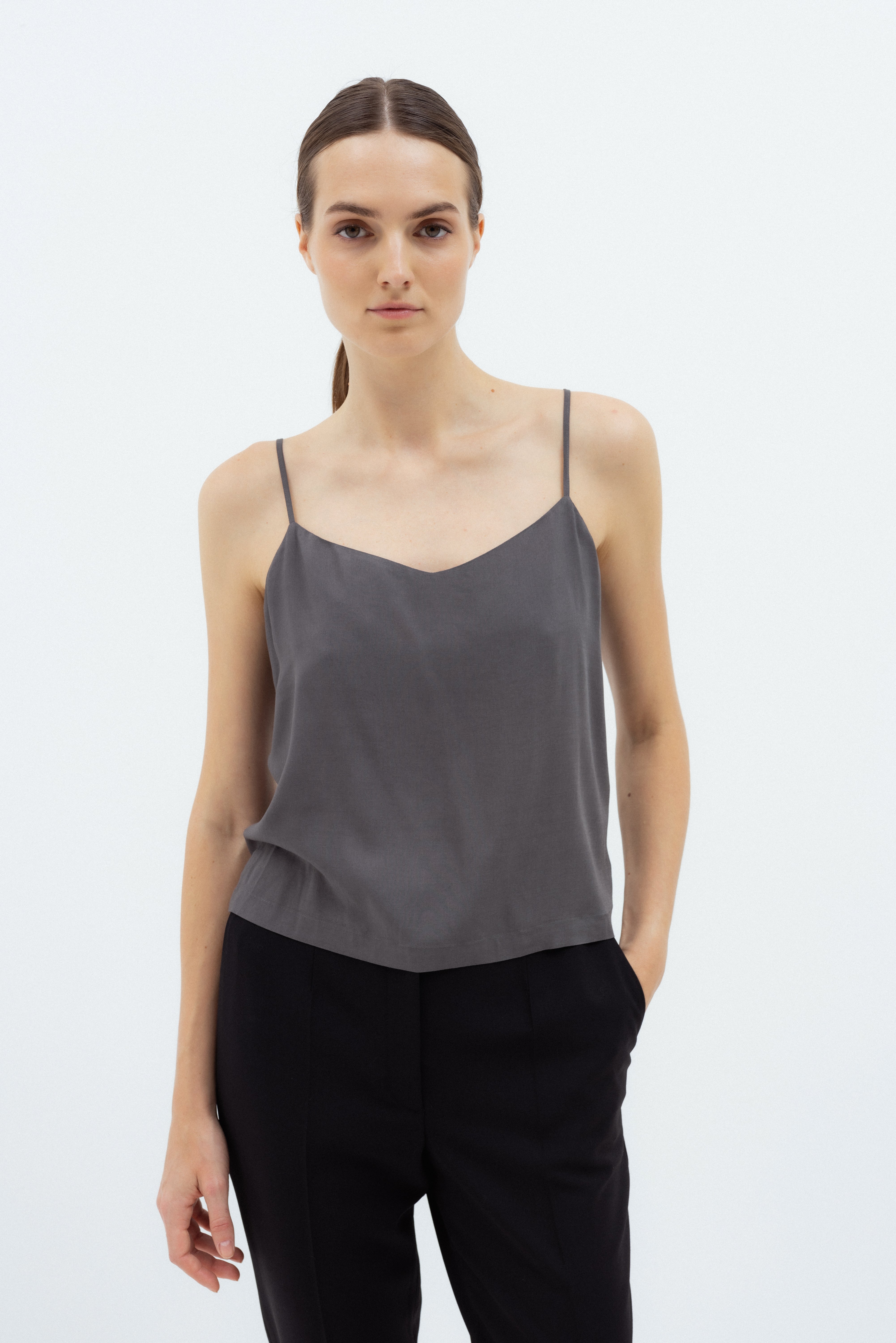 SLEEVELESS TOP IN GREY