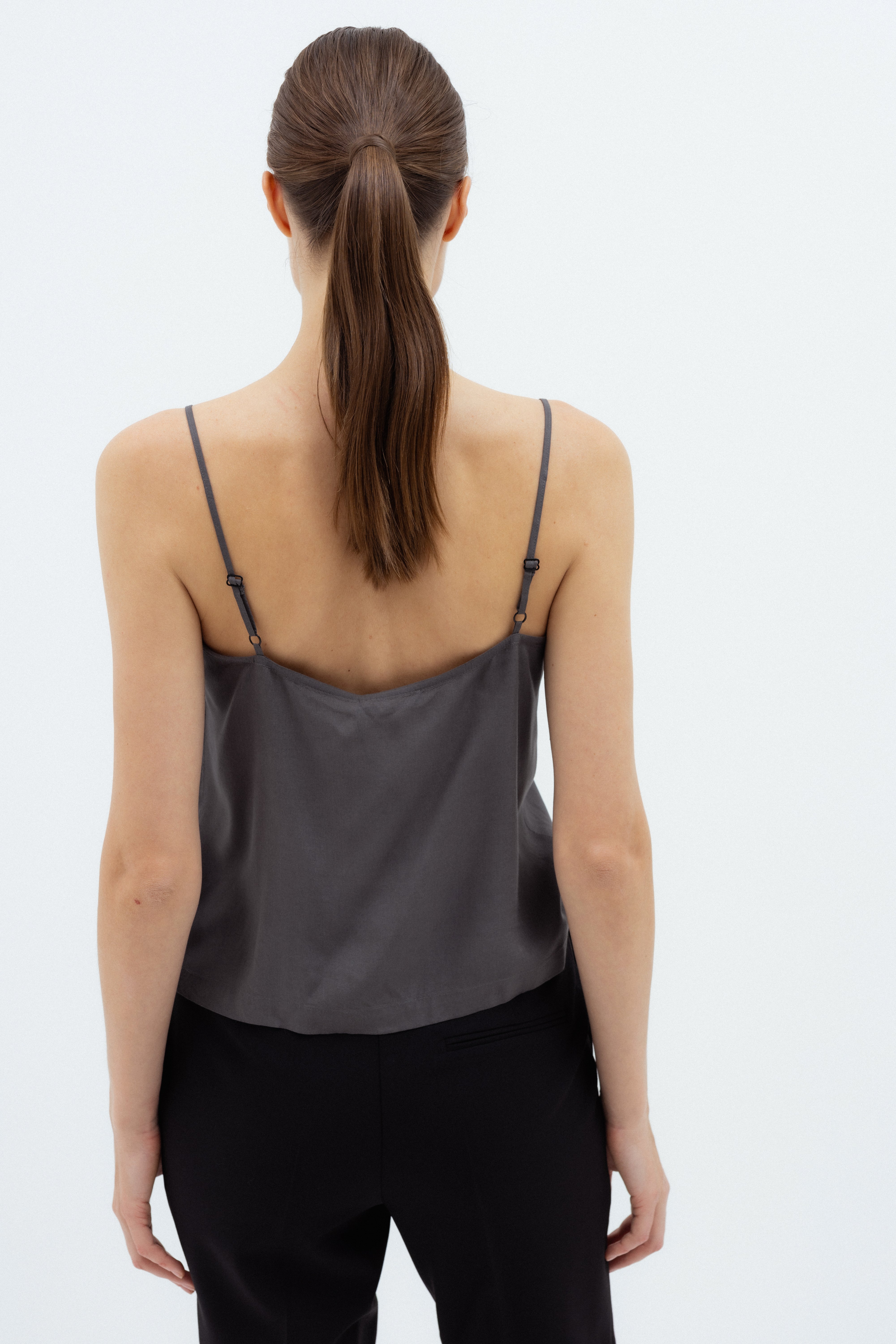 SLEEVELESS TOP IN GREY