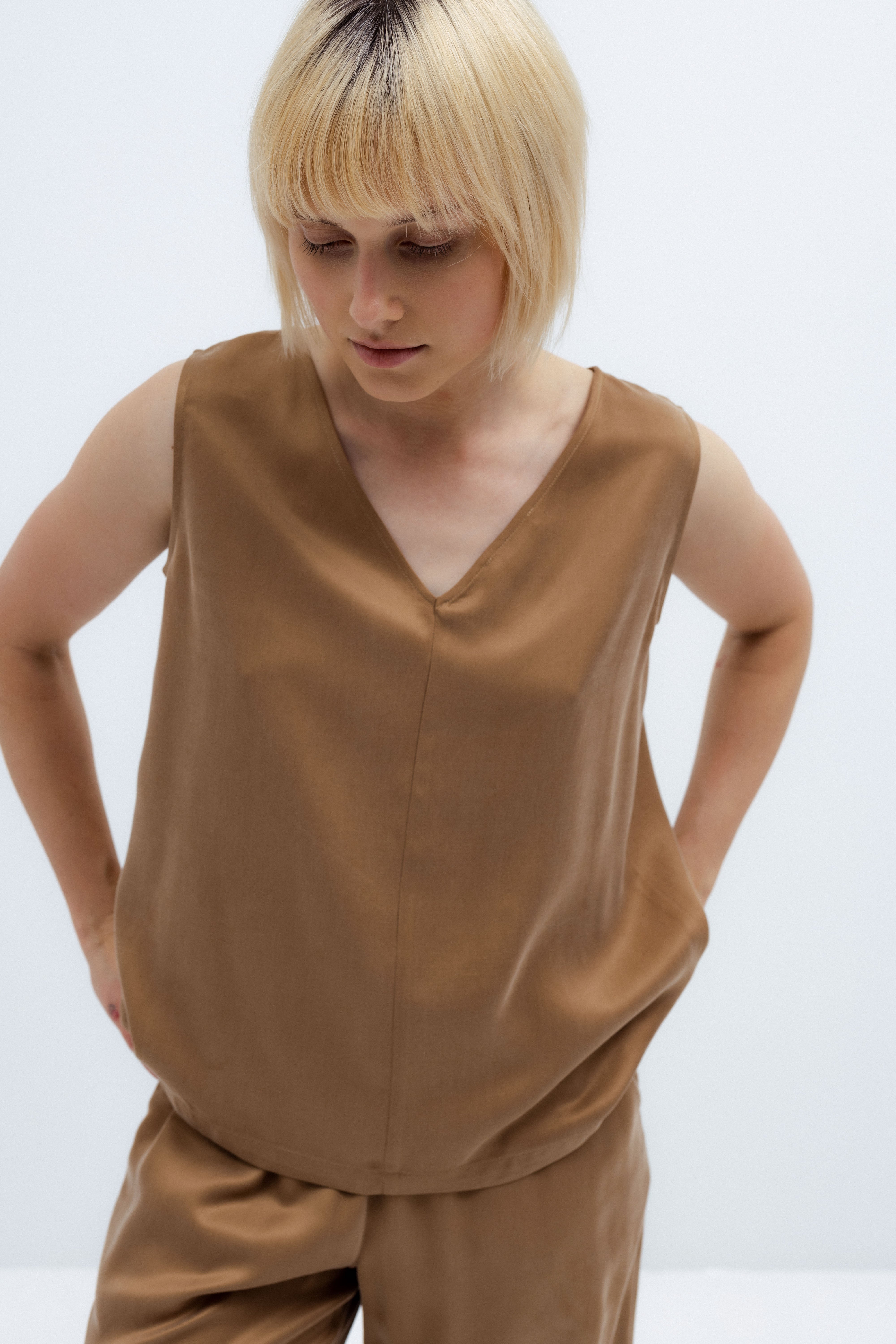 CAMEL SLEEVELESS TOP