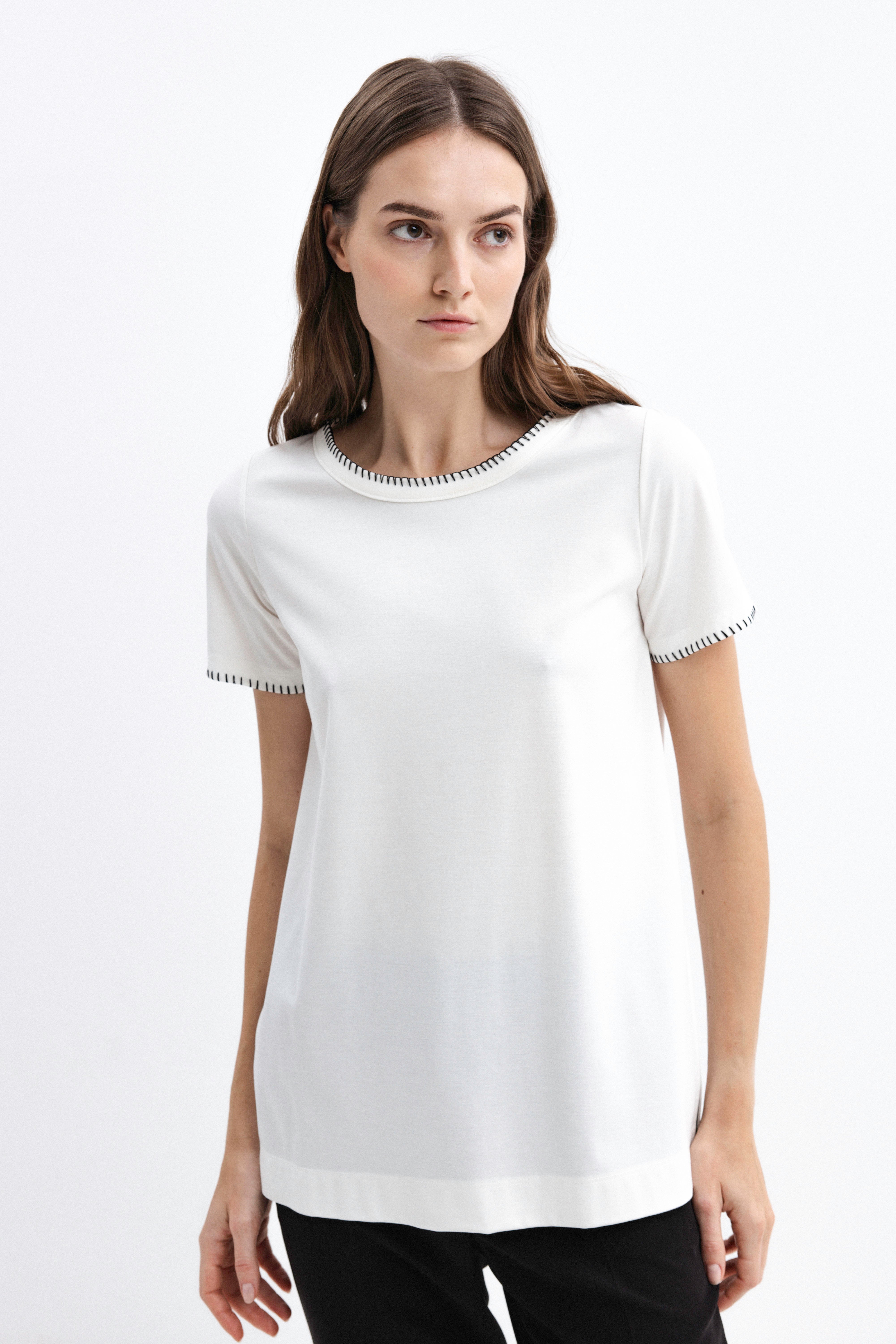 WHITE T-SHIRT WITH STITCHED HEM DETAILS