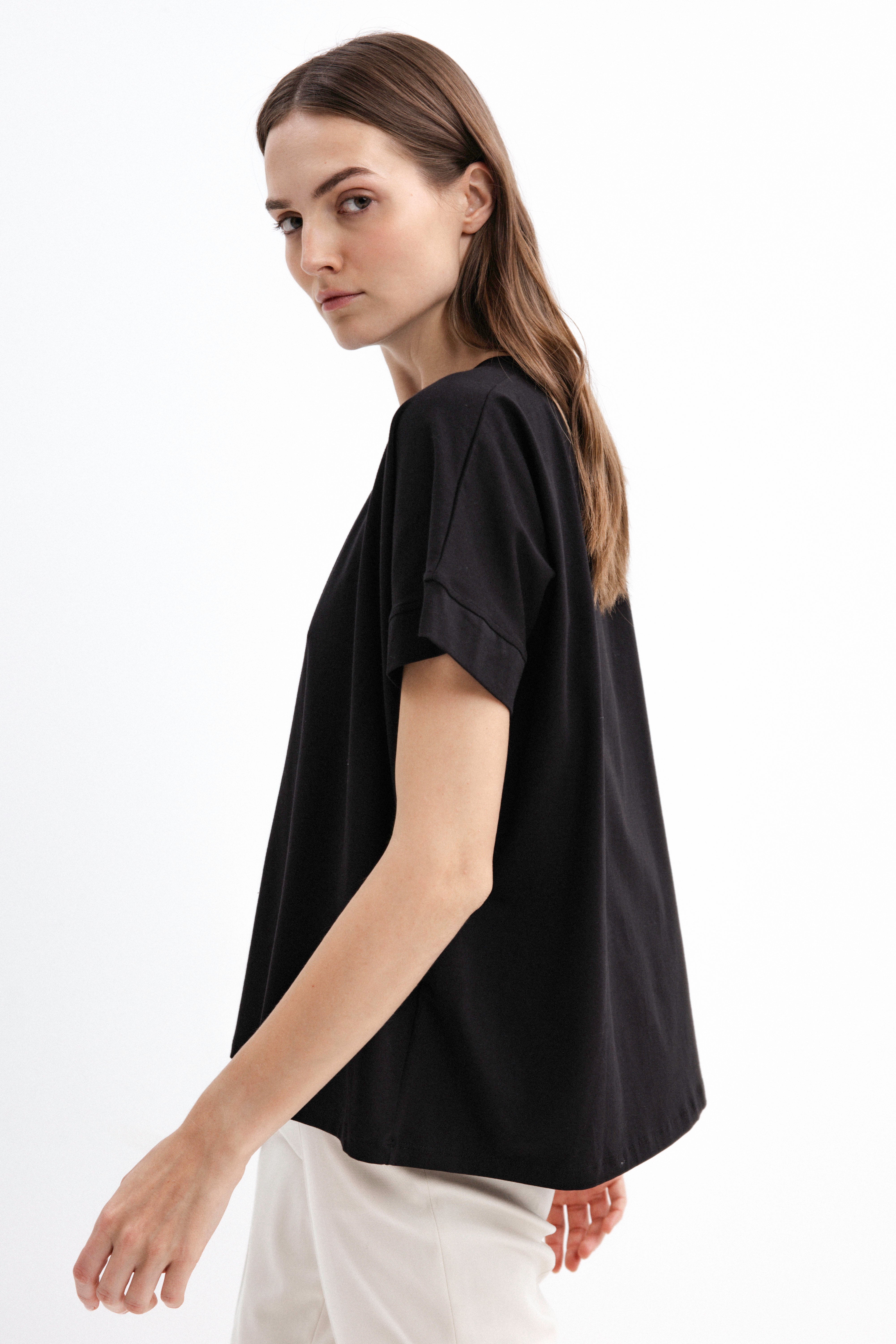 CREW NECK BLACK T-SHIRT