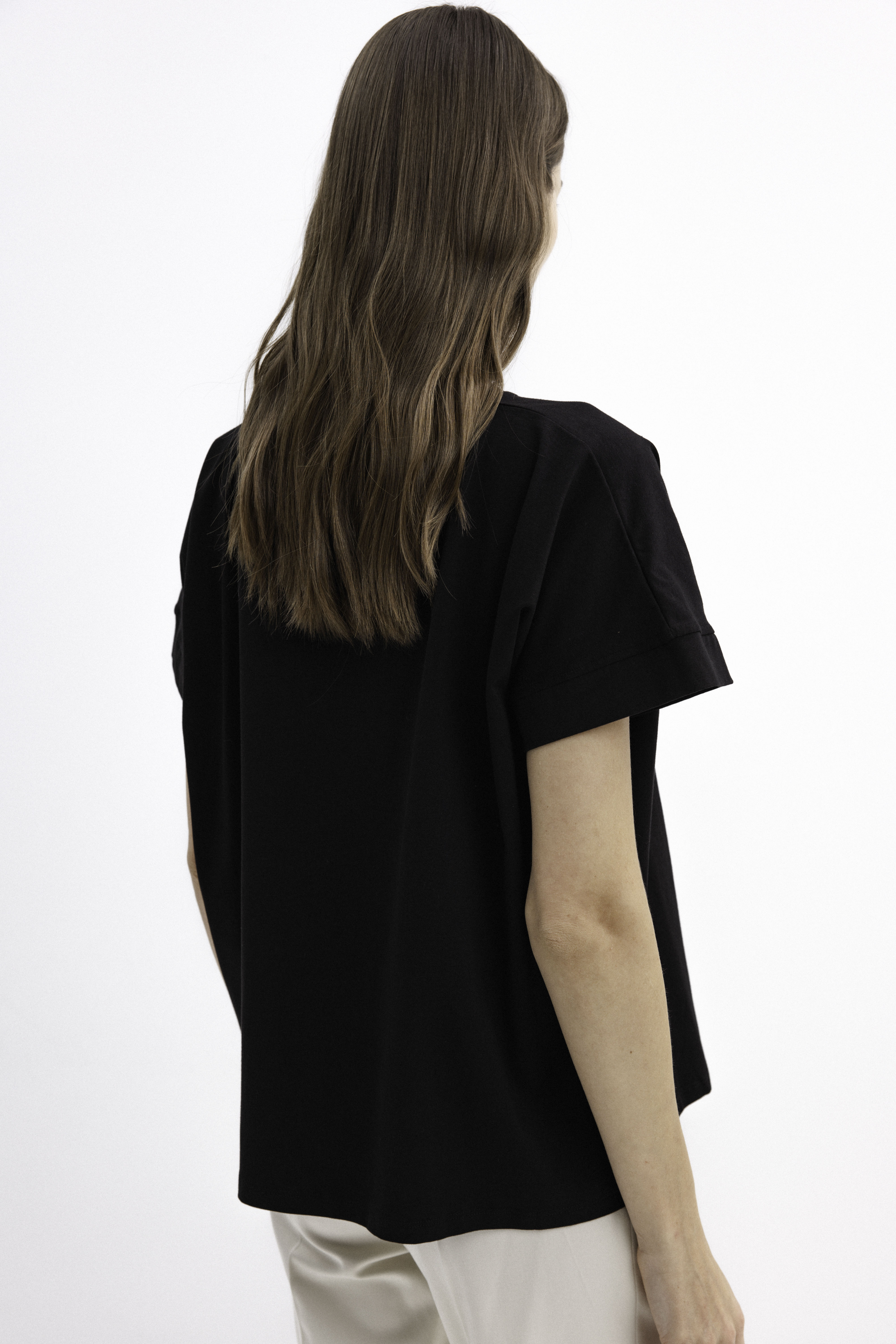 CREW NECK BLACK T-SHIRT