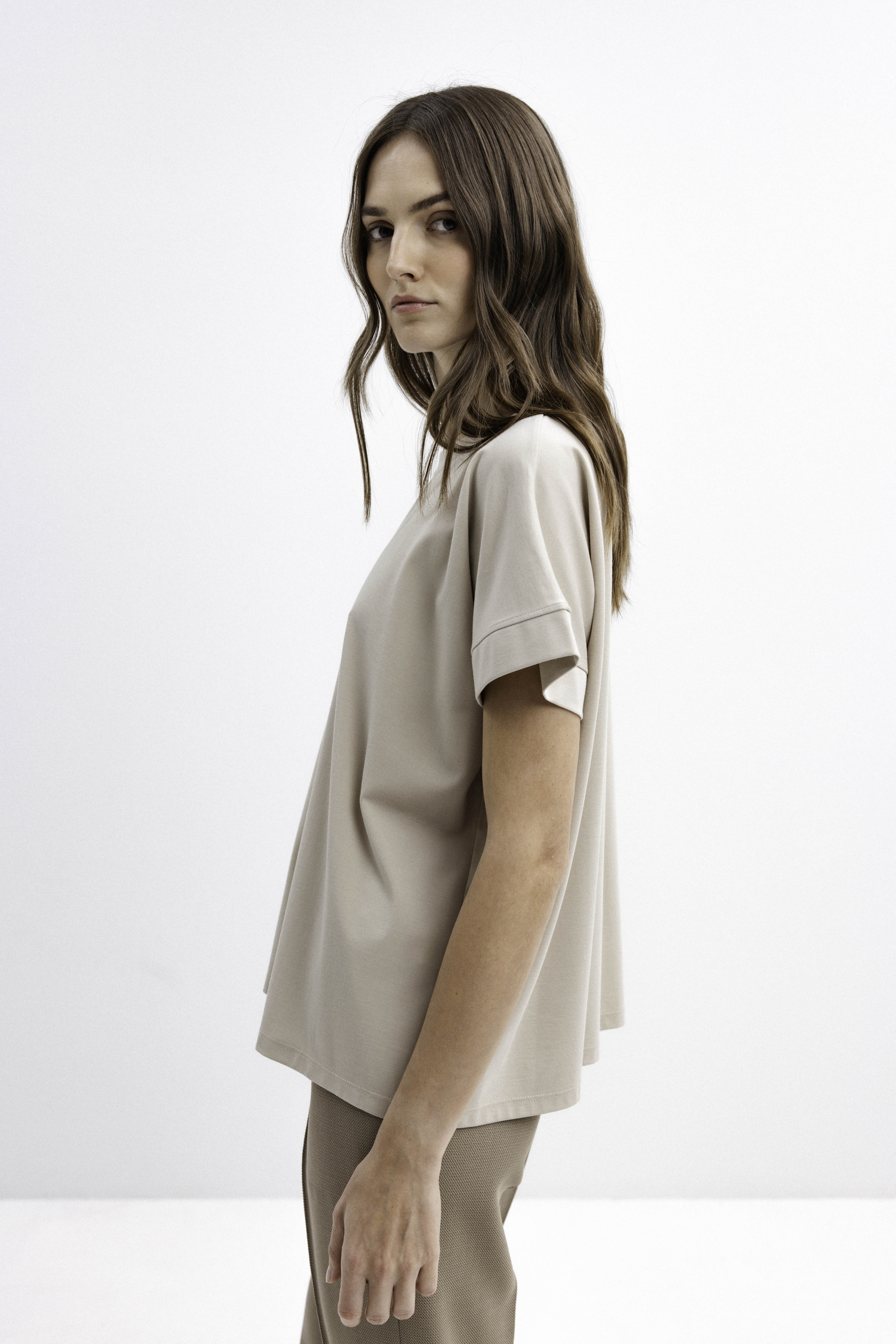 CREW NECK BEIGE T-SHIRT