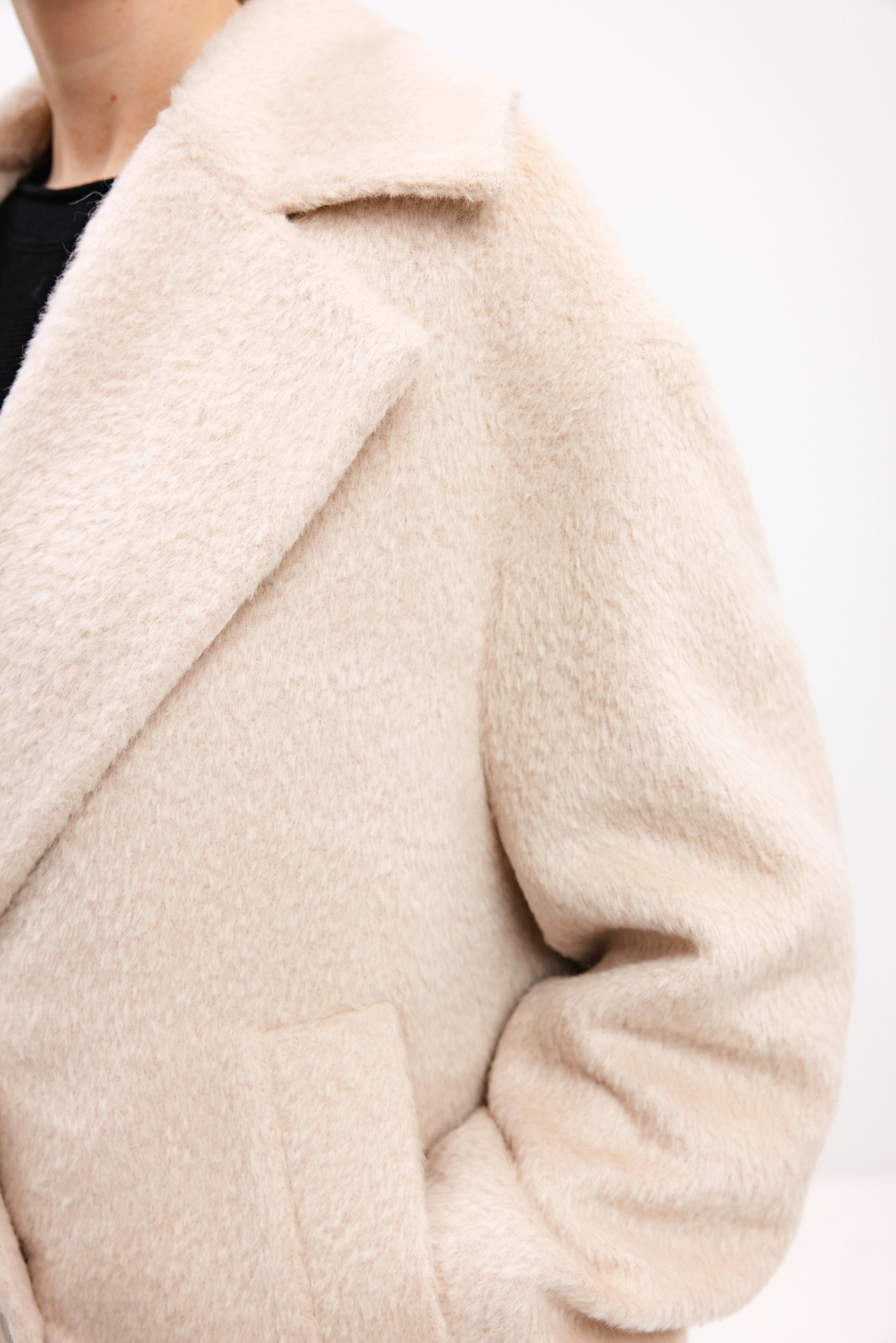 OVERSIZED BEIGE COAT WITH ALPACA