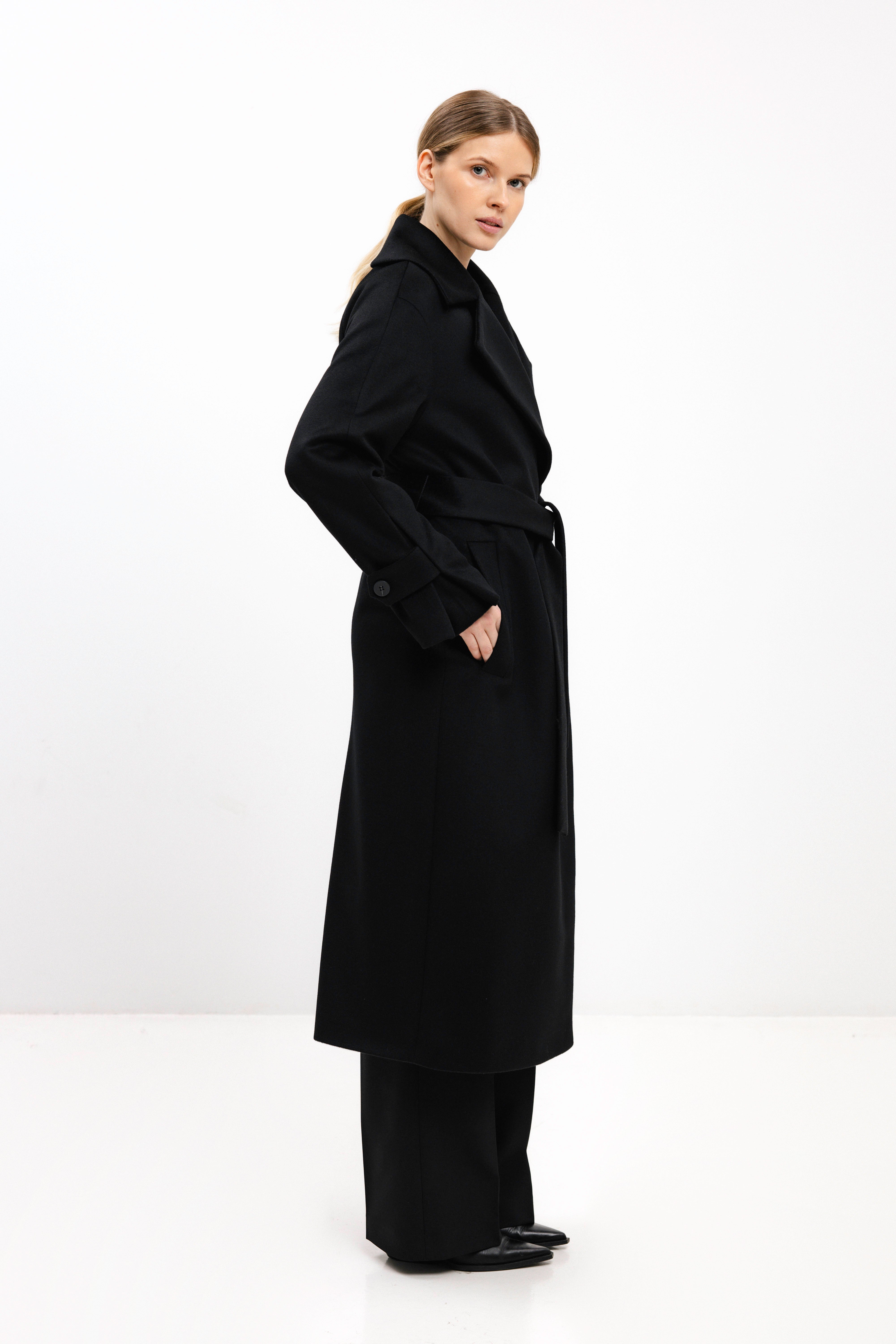 DOUBLE-BREASTED WOOL COAT IN BLACK