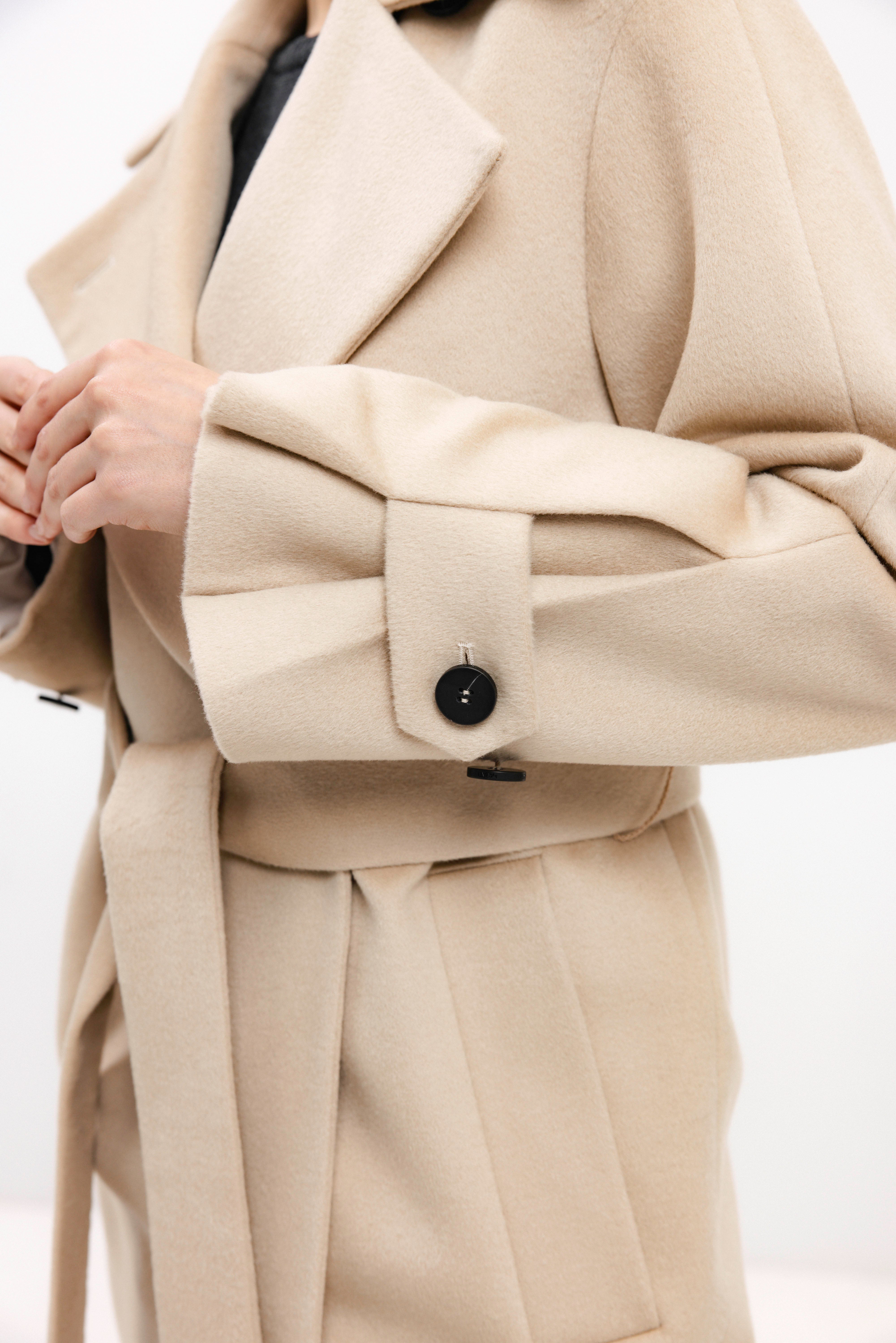 DOUBLE-BREASTED WOOL COAT IN BEIGE