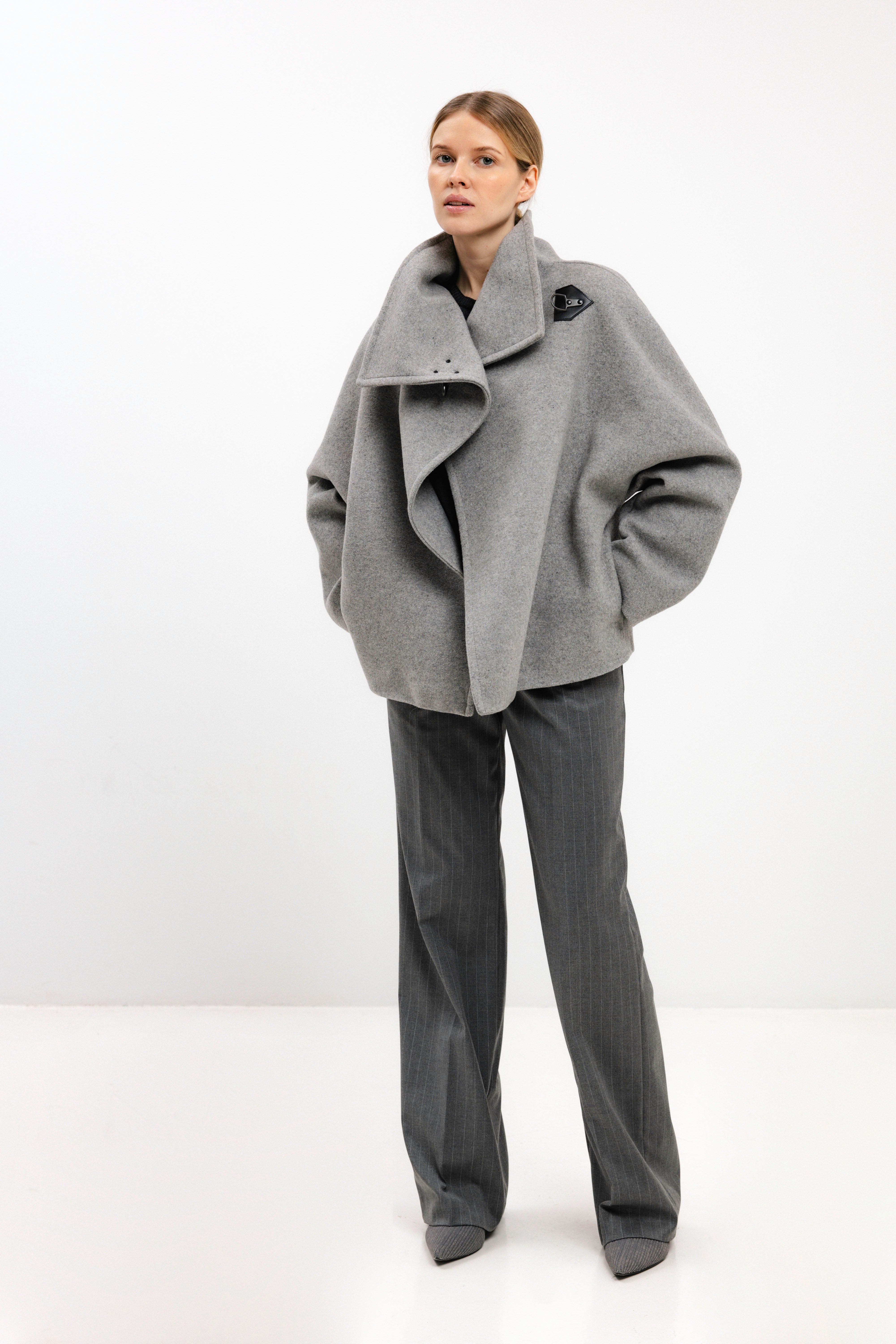 HIGH-COLLAR ASYMMETRIC SHORT COAT