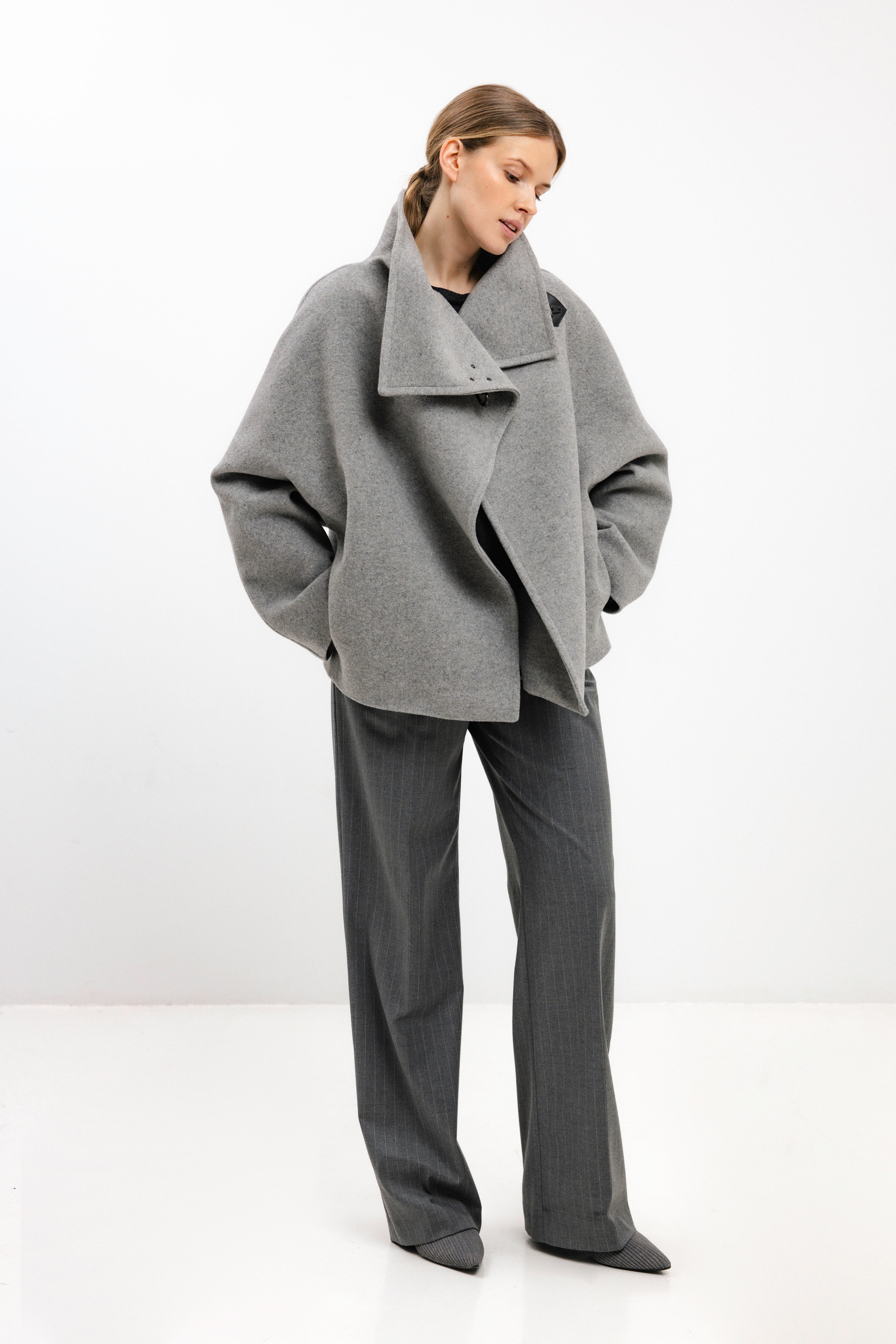 HIGH-COLLAR ASYMMETRIC SHORT COAT