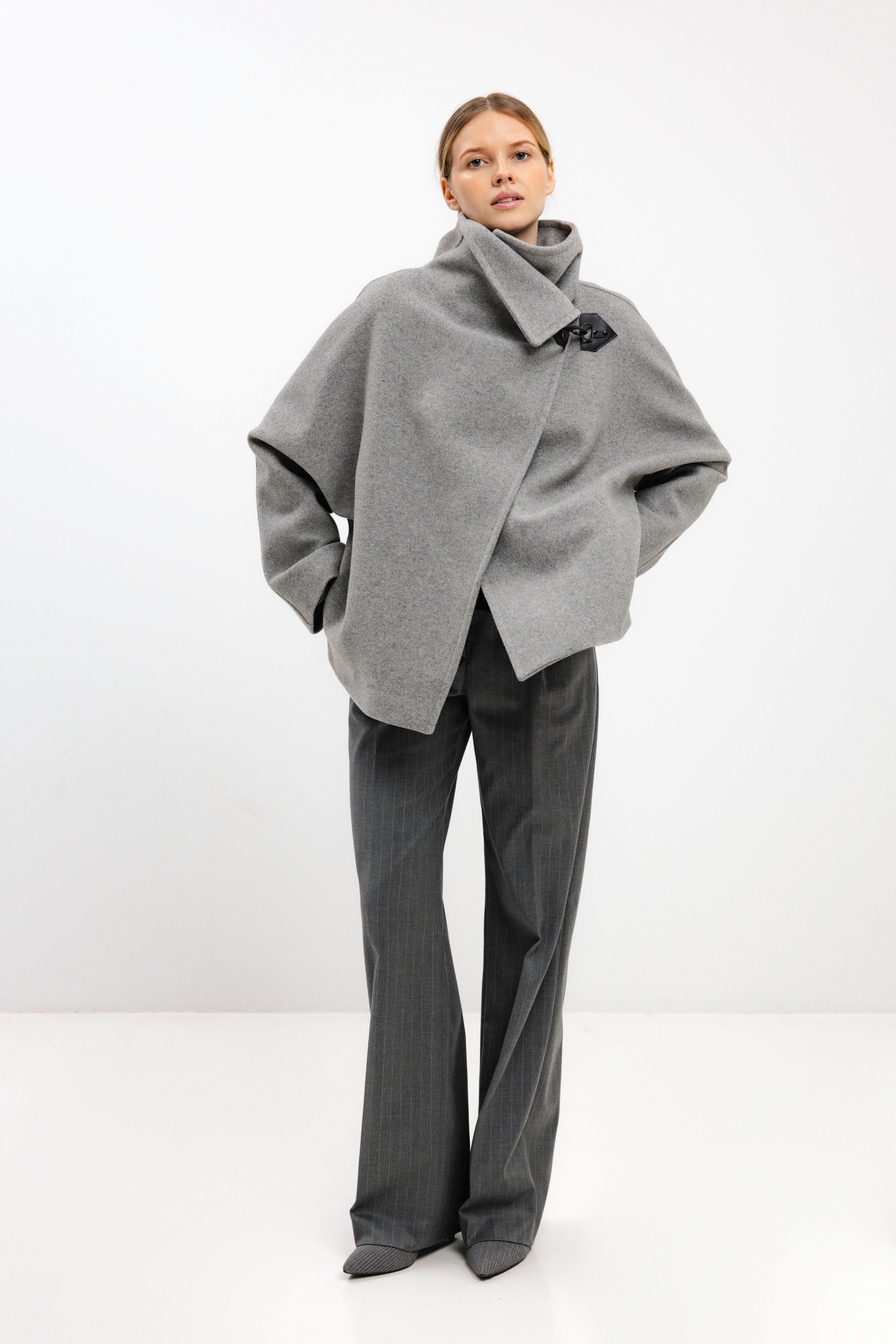 HIGH-COLLAR ASYMMETRIC SHORT COAT