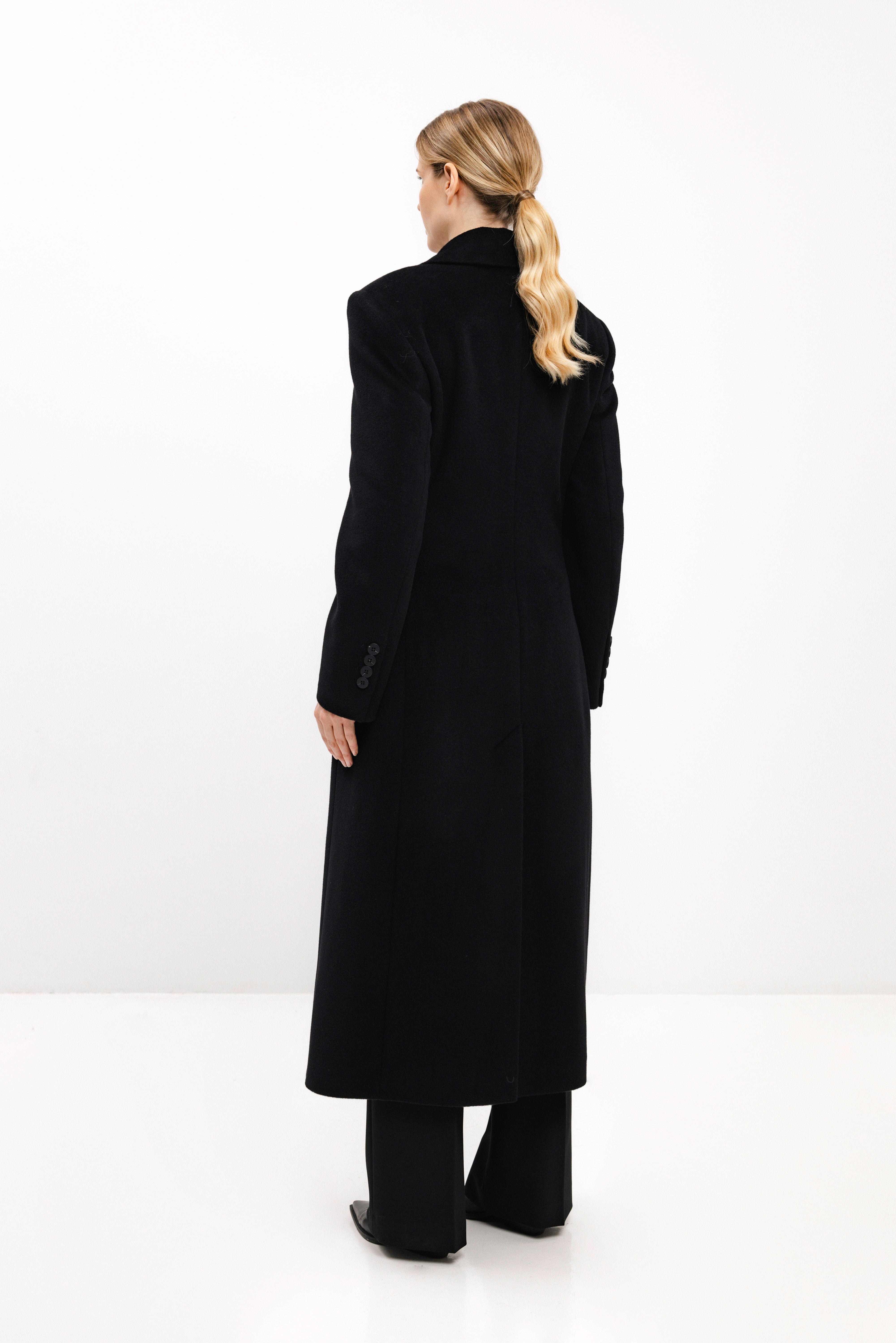 LONG FITTED BLACK COAT WITH ANGORA WOOL