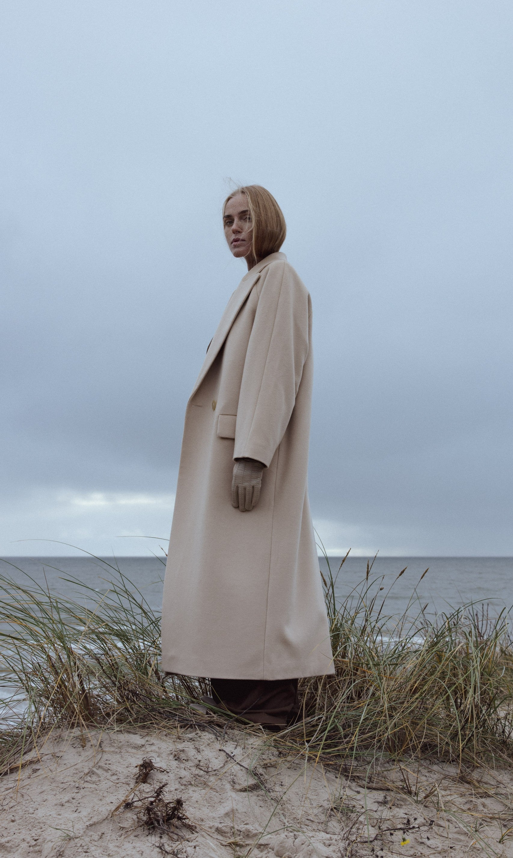 LONG DOUBLE-BREASTED WOOL COAT WITH RAGLAN SLEEVES