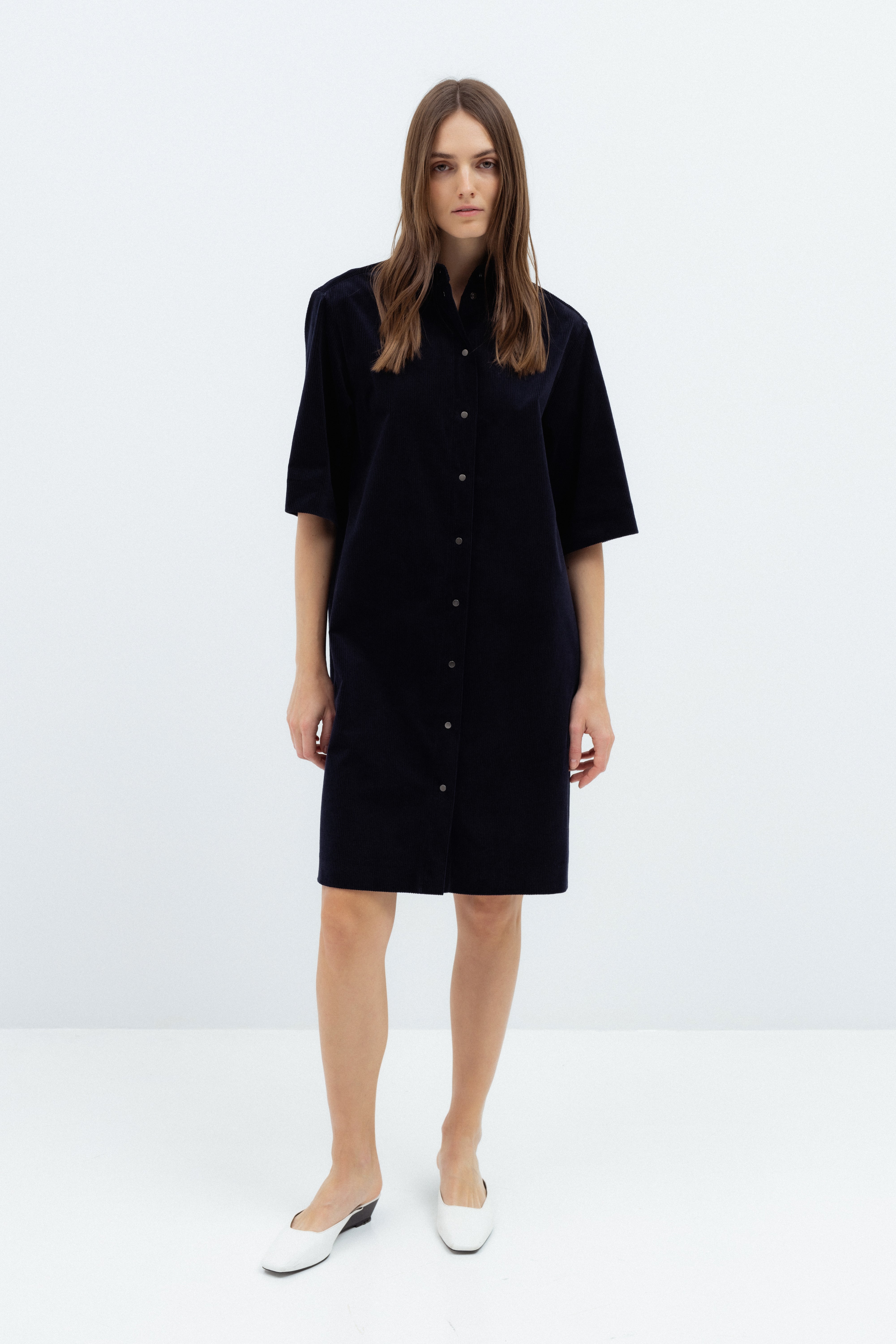 VELVETO MARŠKINIŲ TIPO SUKNELĖ