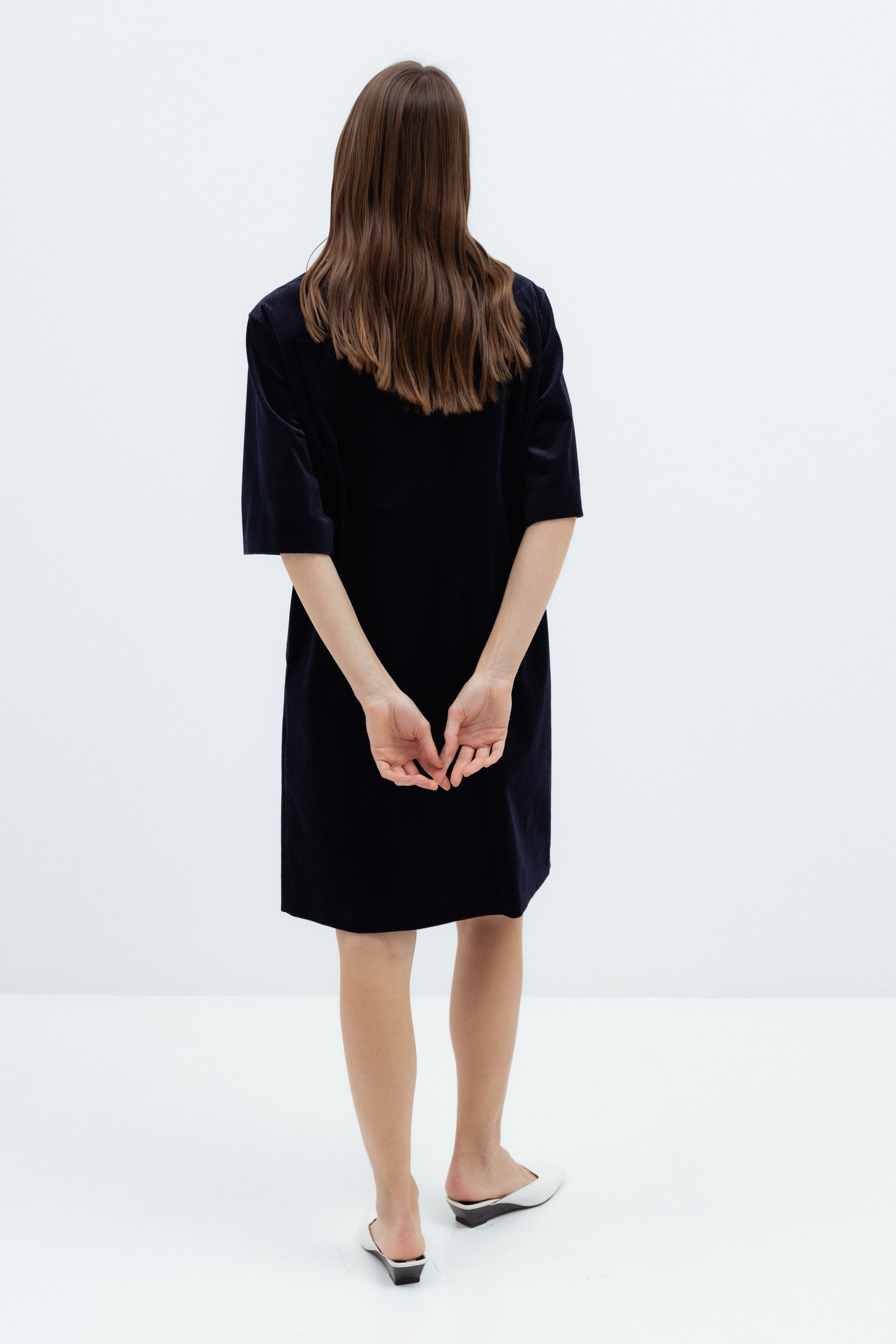 VELVETO MARŠKINIŲ TIPO SUKNELĖ