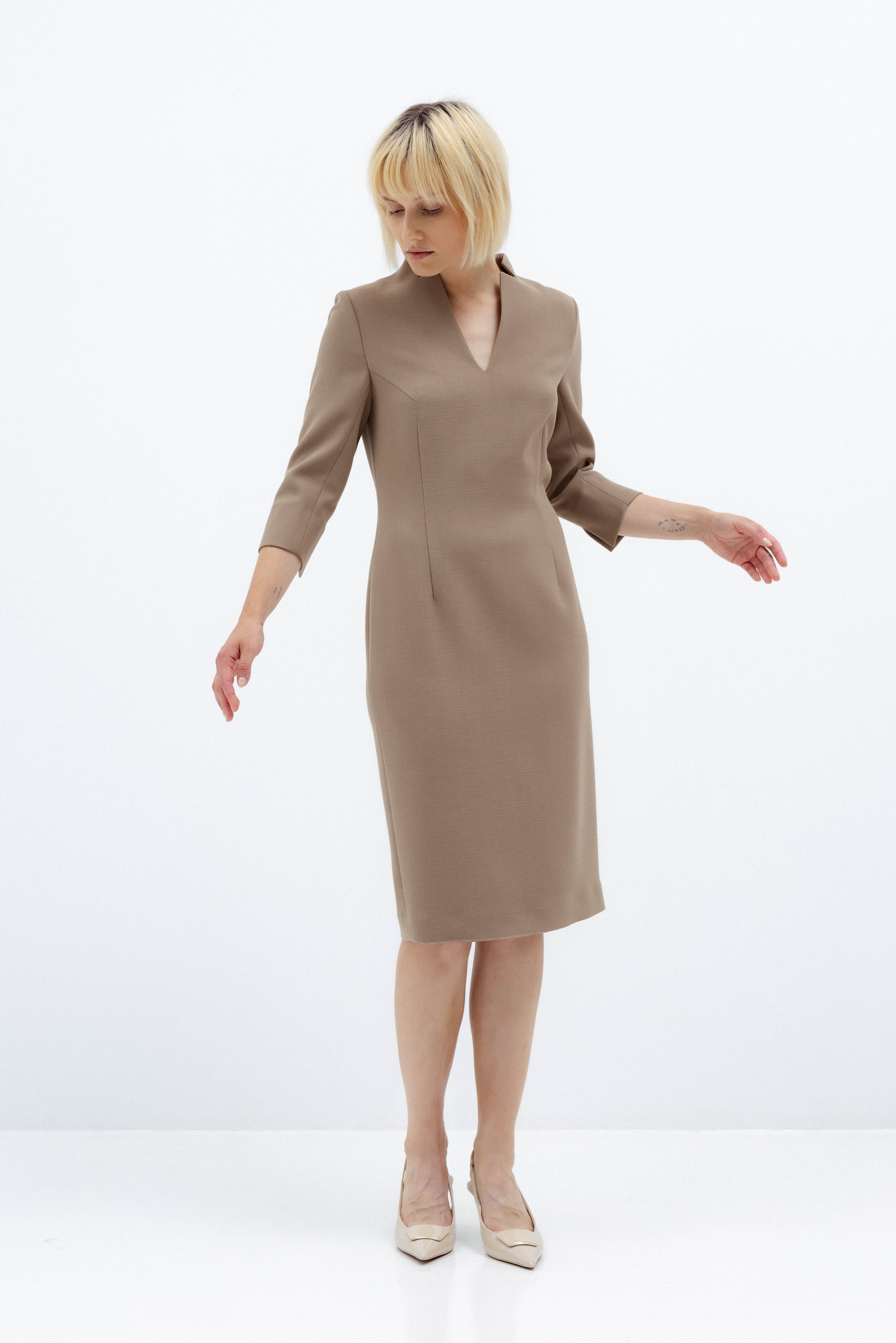 SLIM FIT MOCHA DRESS