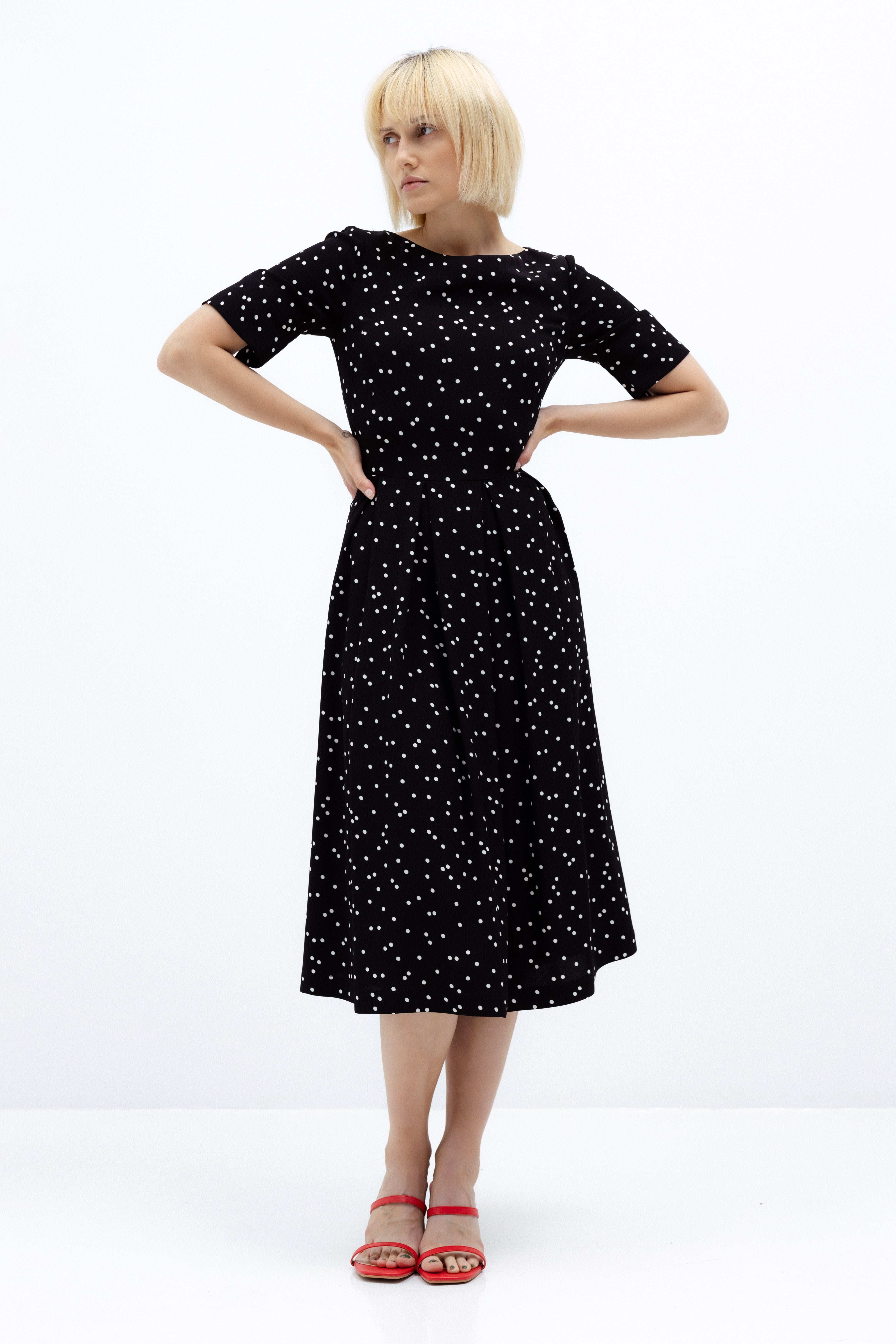 BLACK SHORT SLEEVE POLKA-DOT DRESS