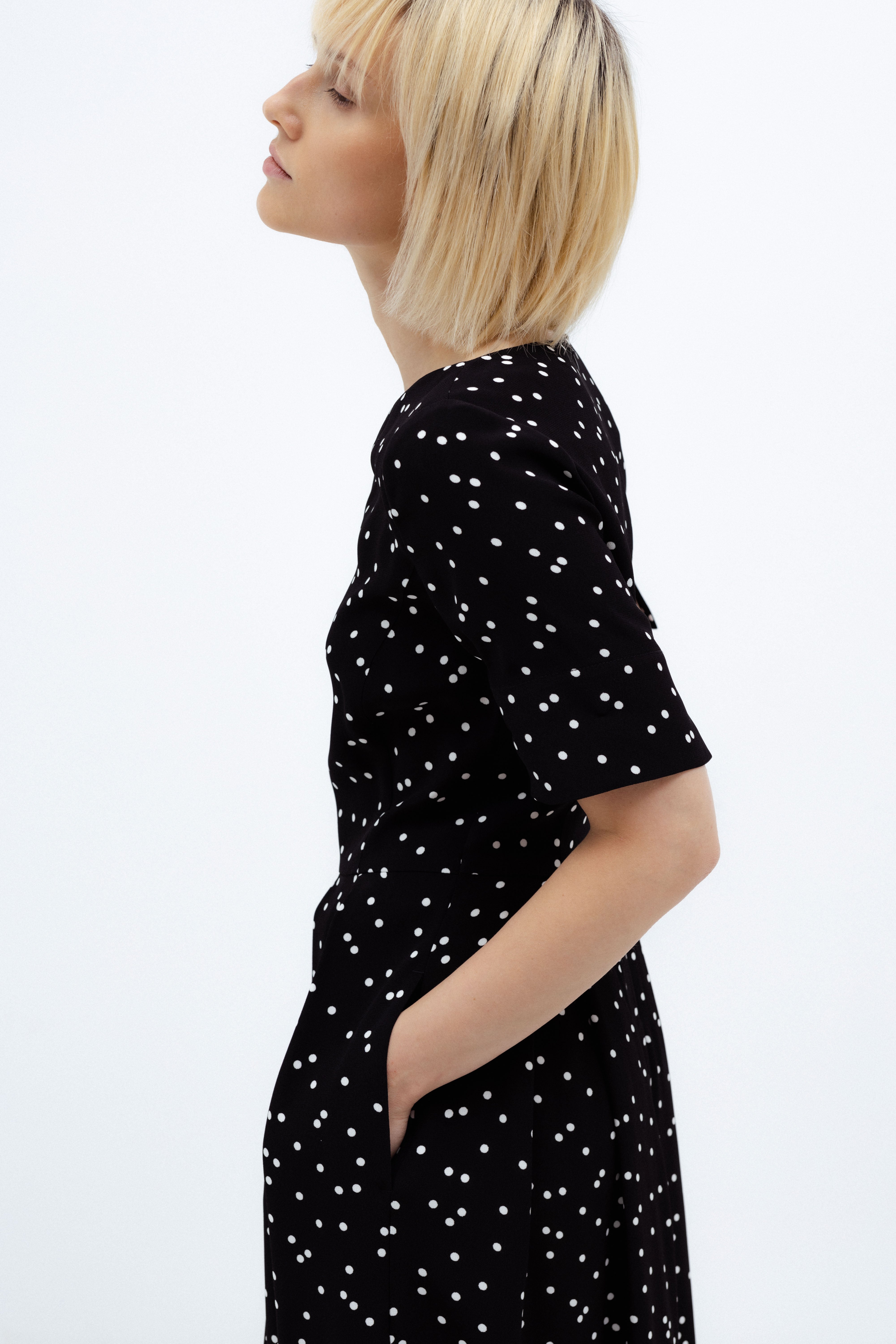 BLACK SHORT SLEEVE POLKA-DOT DRESS