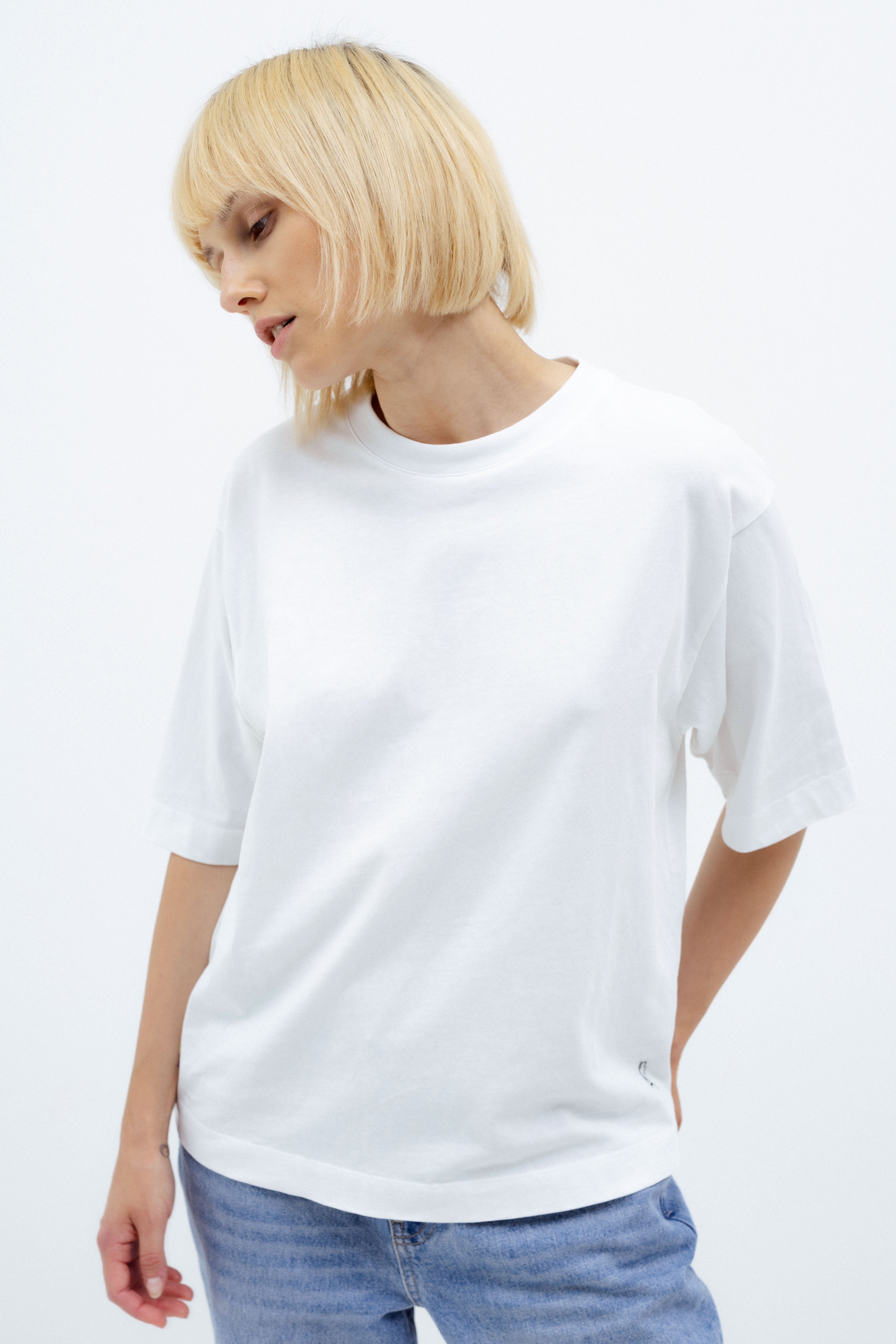 WHITE T-SHIRT