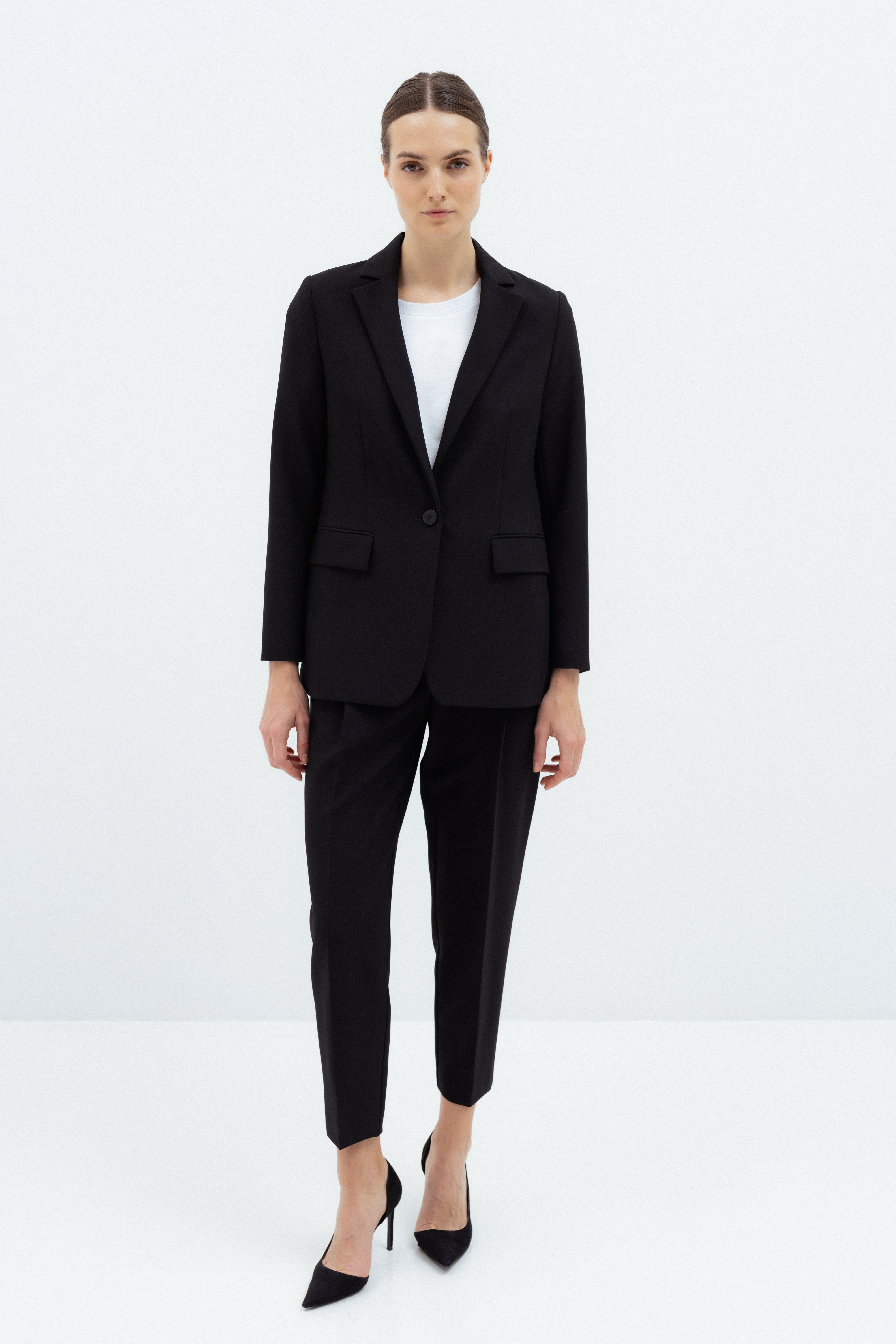 SINGLE-BREASTED FITTED BLACK BLAZER