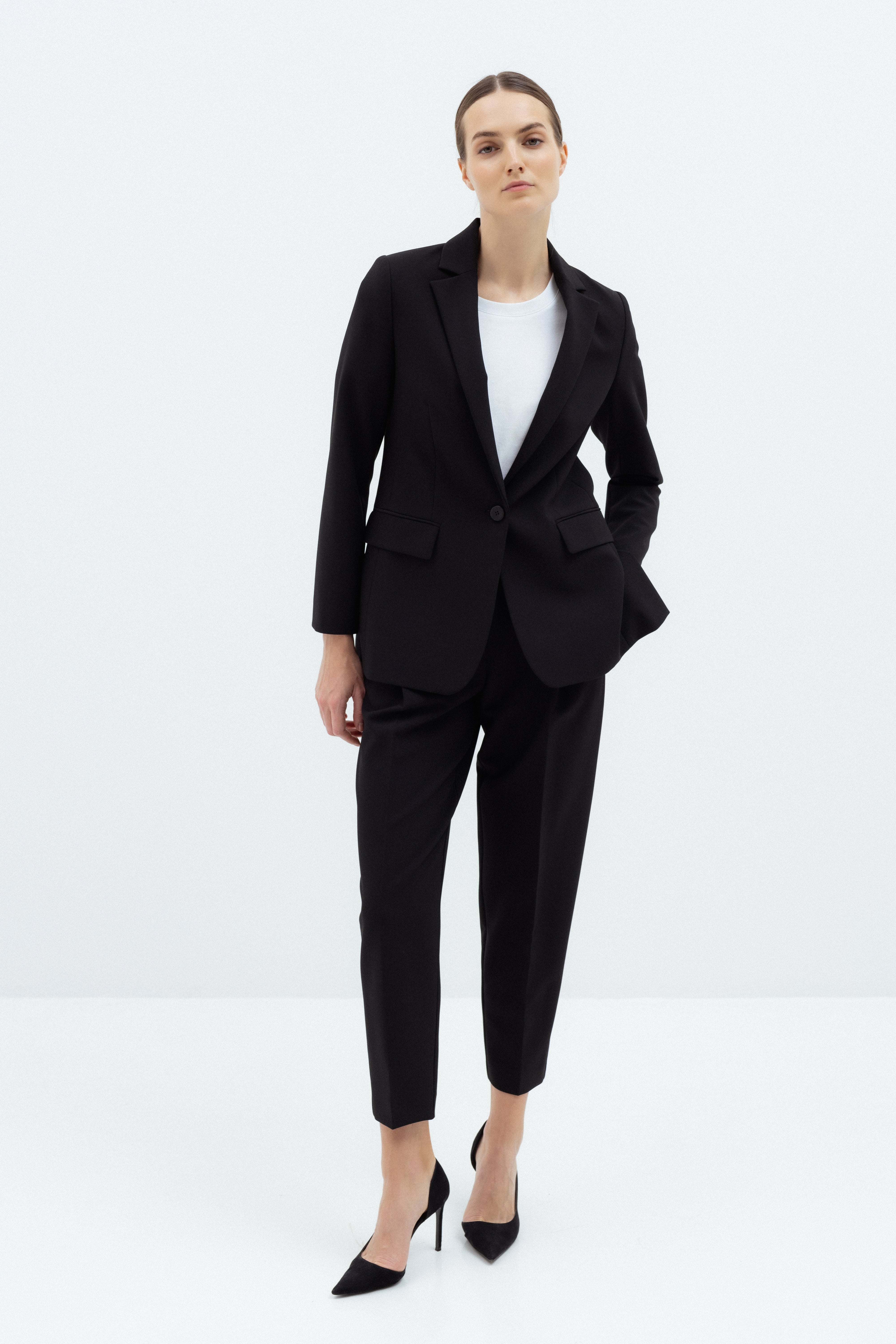 SINGLE-BREASTED FITTED BLACK BLAZER