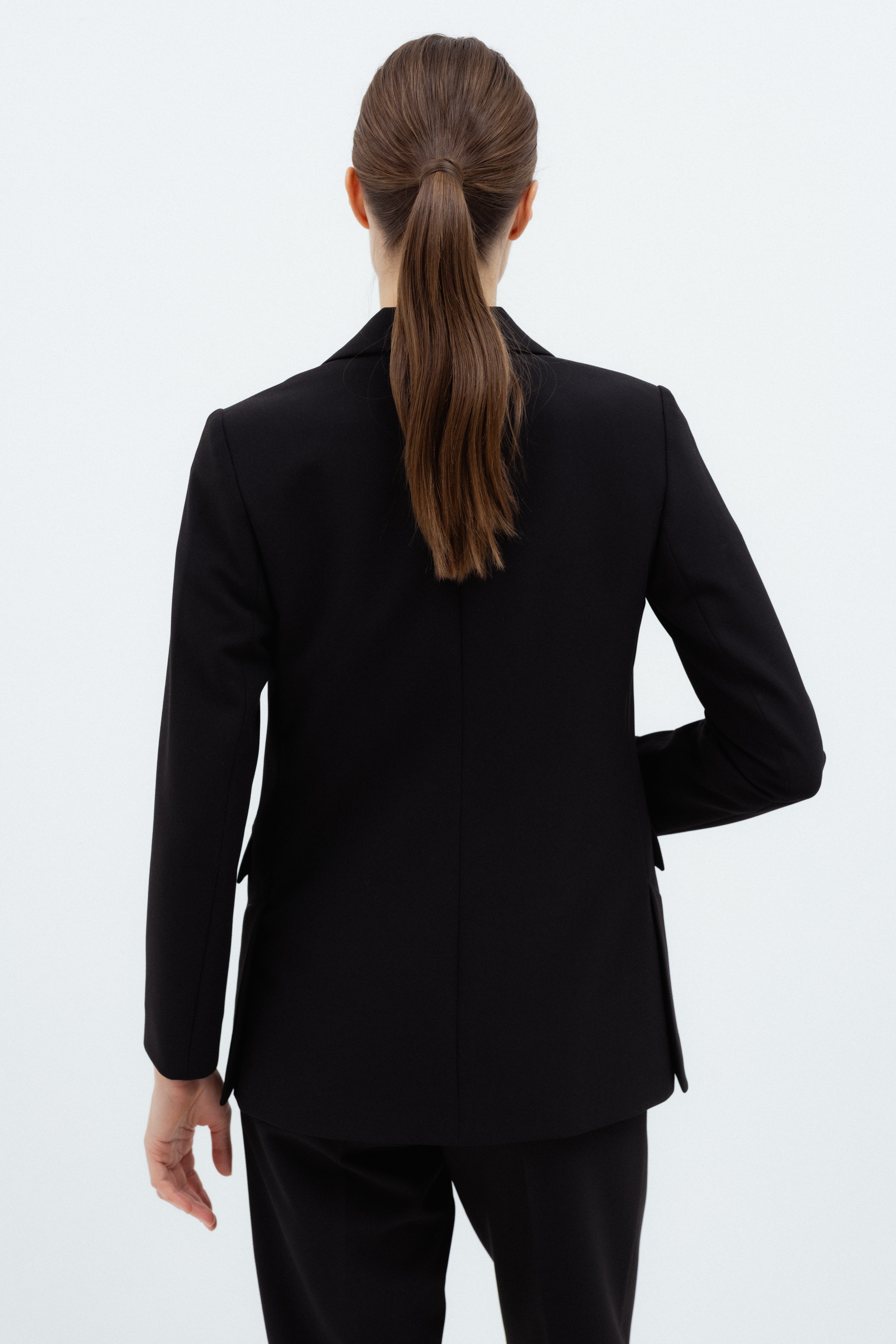 SINGLE-BREASTED FITTED BLACK BLAZER