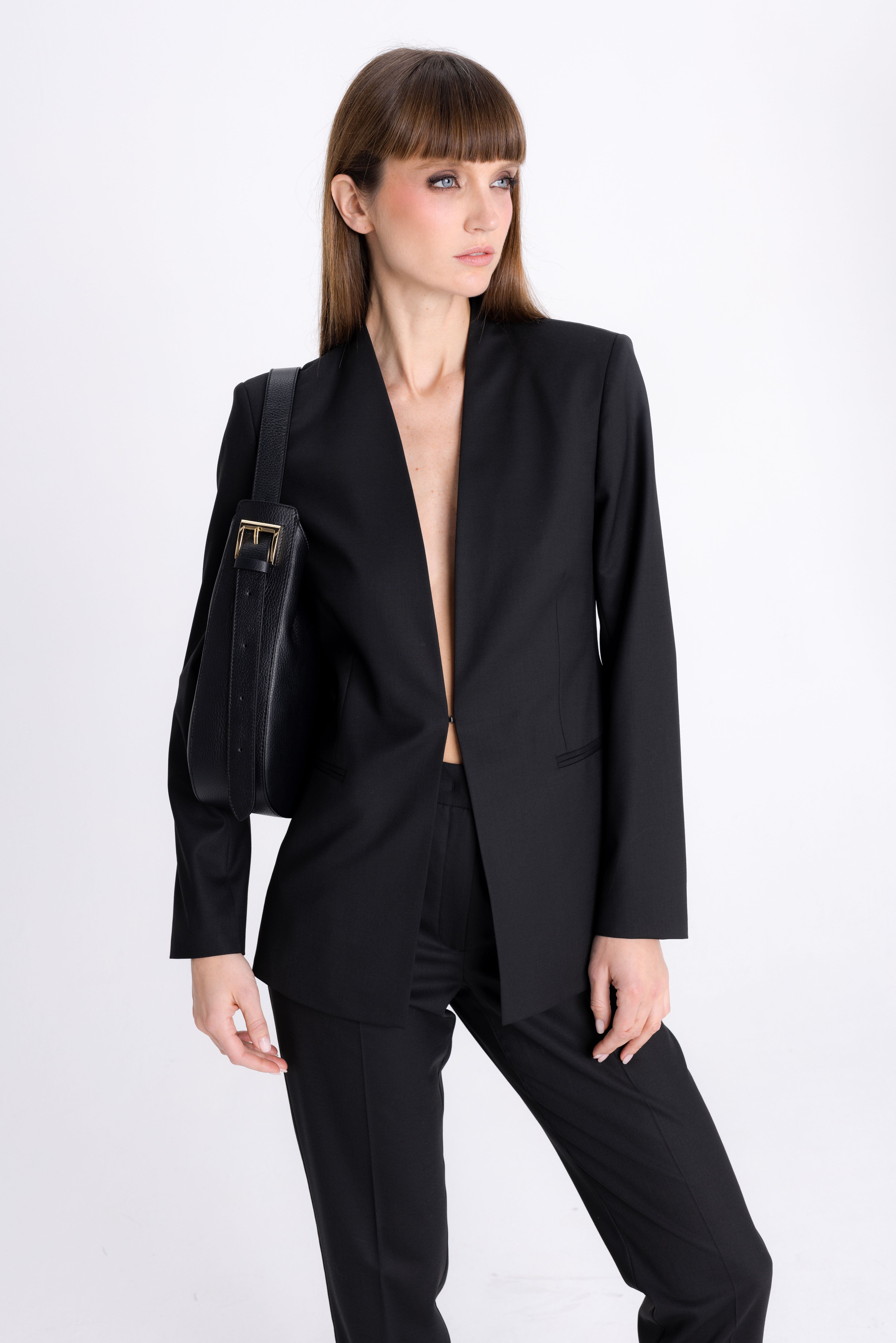BLACK FITTED BLAZER WITHOUT COLLAR
