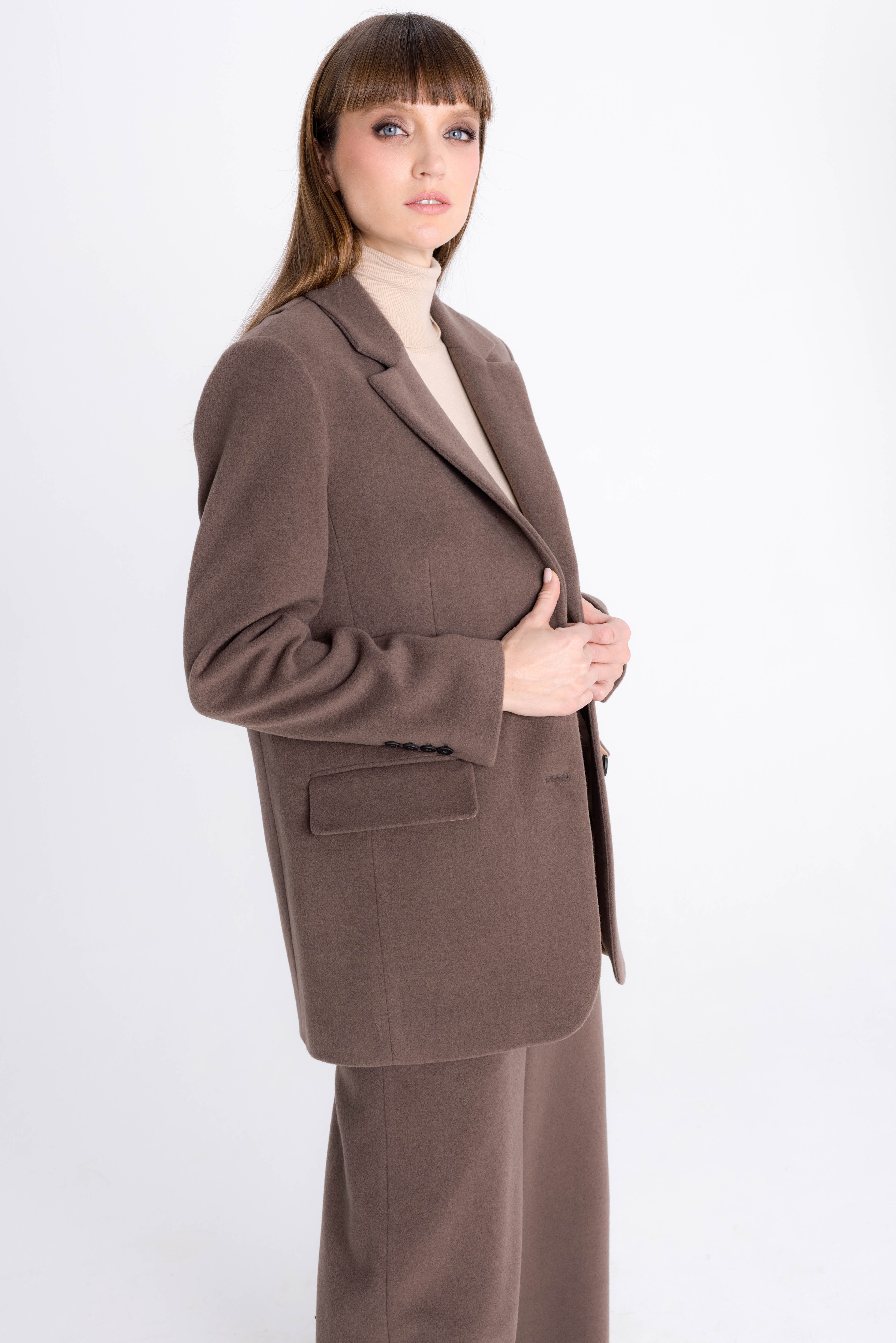 SINGLE-BREASTED COCOA BLAZER WITH DIAGONAL SPLIT