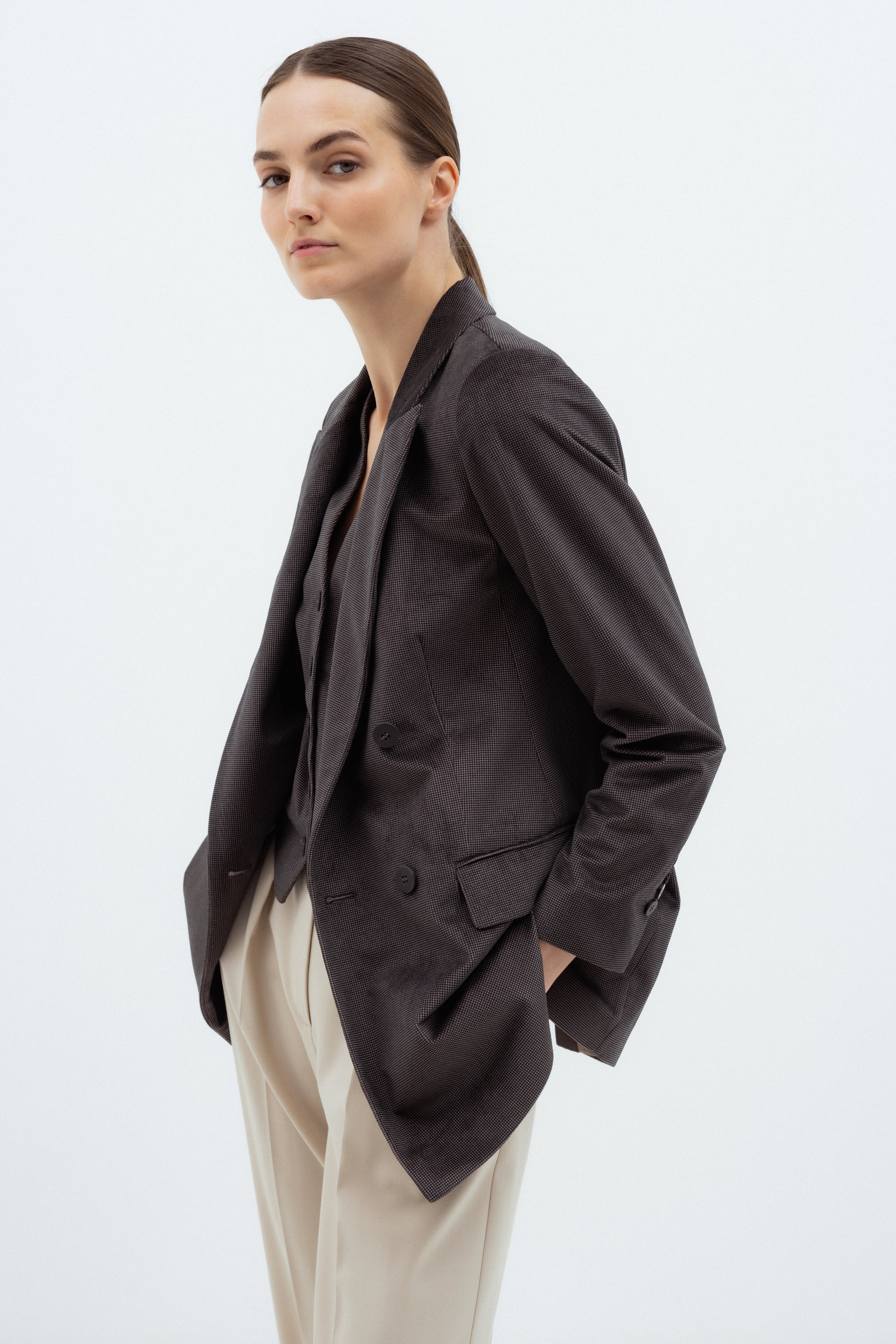 DOUBLE-BREASTED BROWN BLAZER