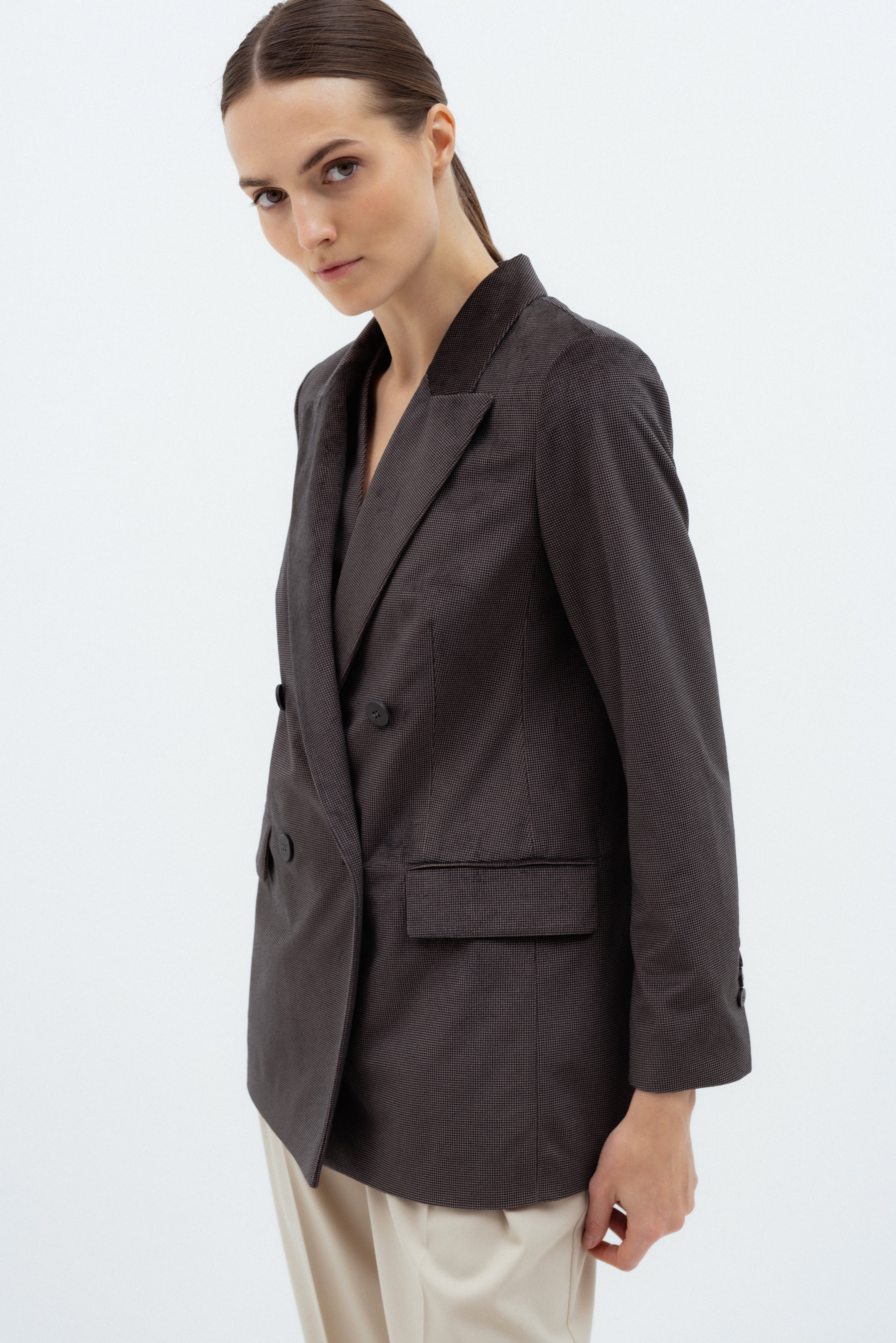 DOUBLE-BREASTED BROWN BLAZER