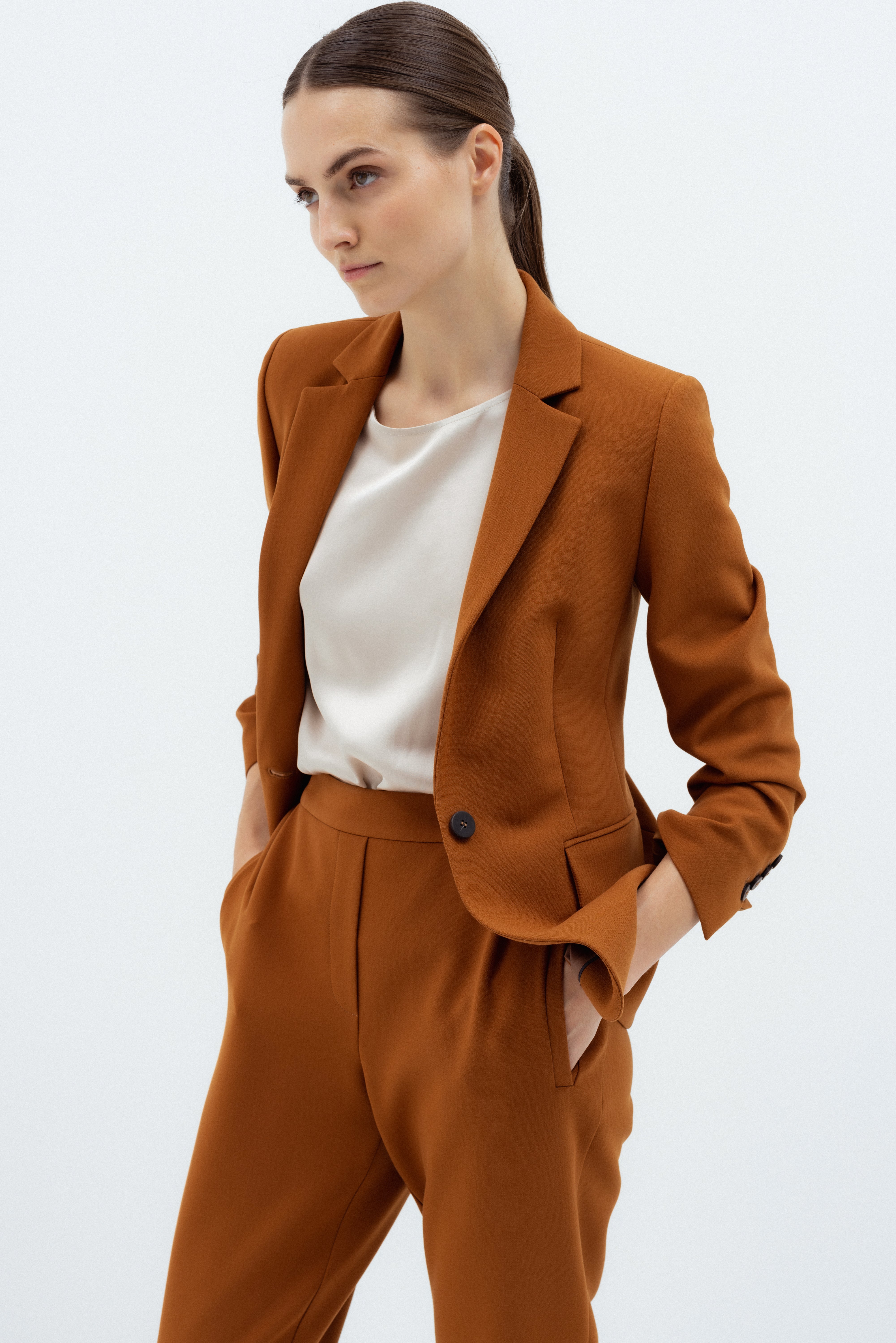 SINGLE-BREASTED CHESTNUT BLAZER