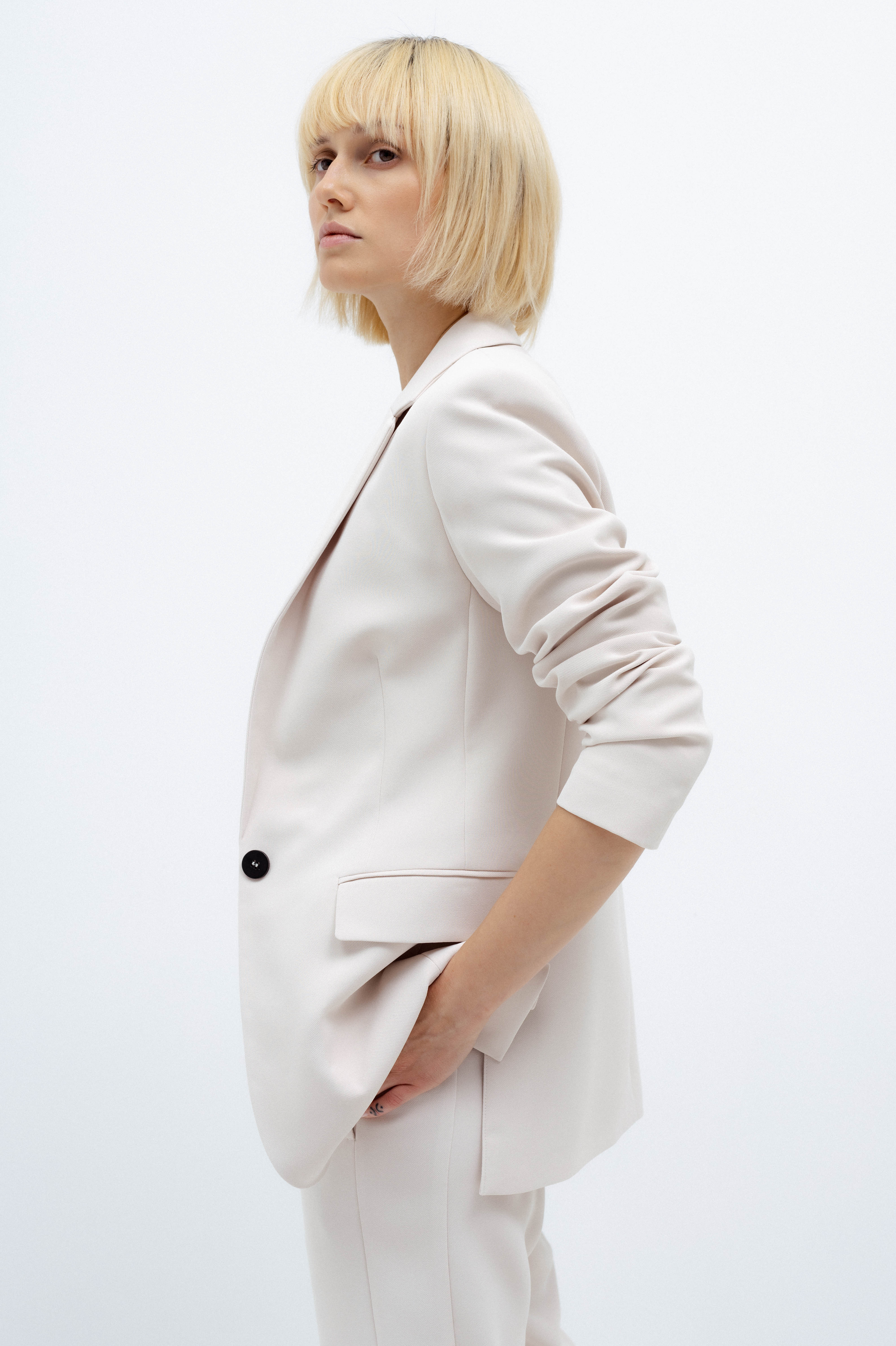 SINGLE-BREASTED SLIM FIT MILK BLAZER