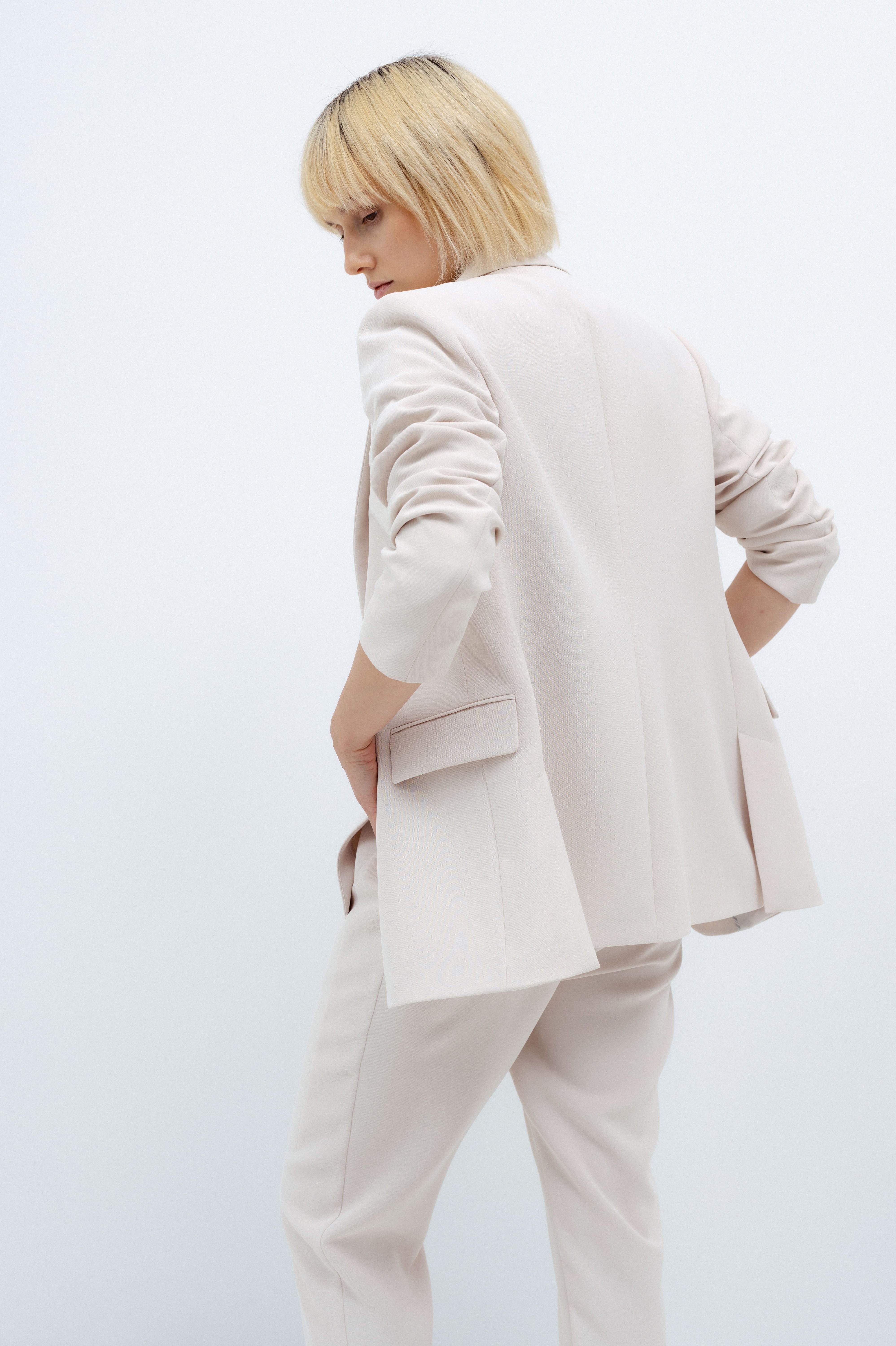 SINGLE-BREASTED SLIM FIT MILK BLAZER