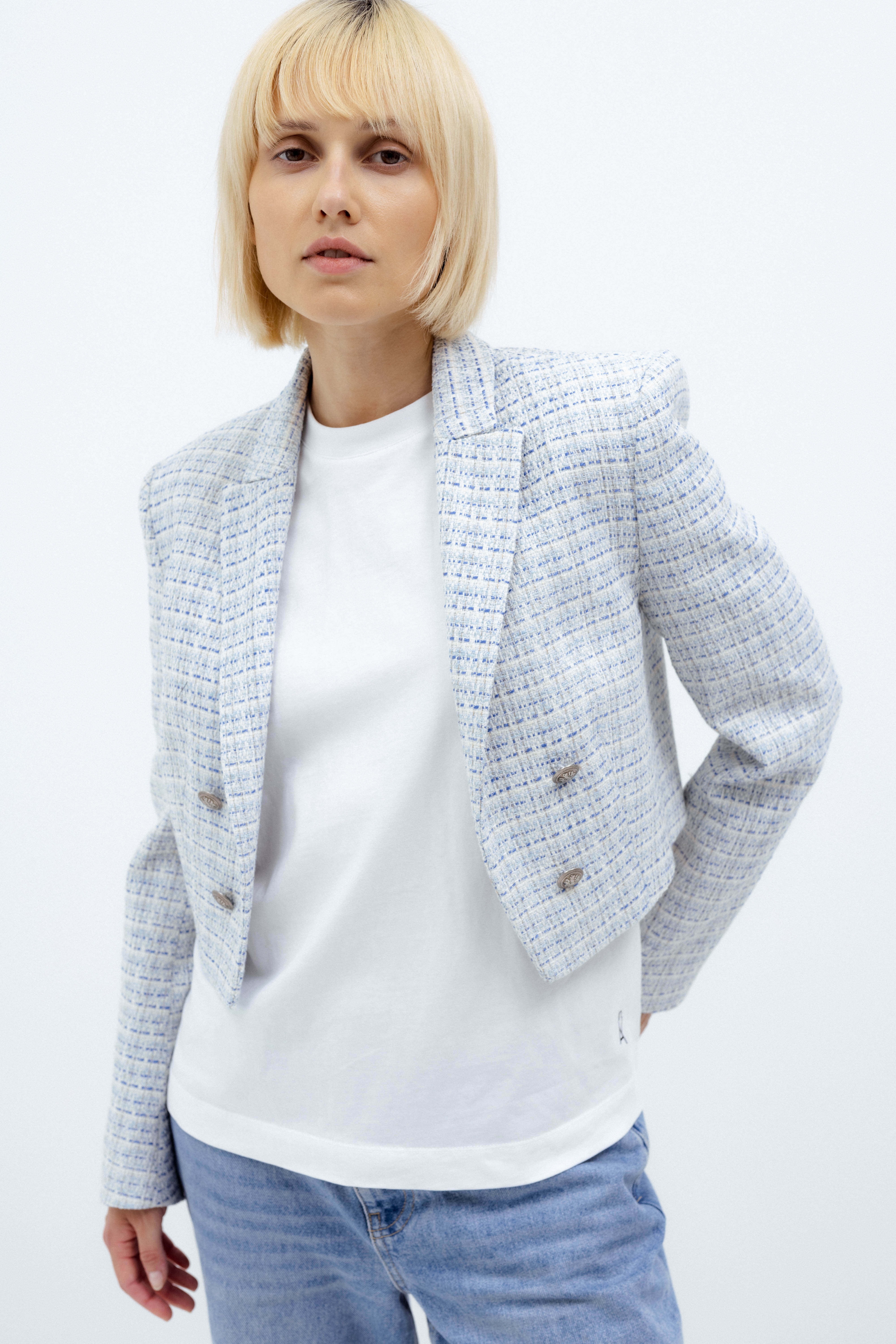 SHORT LIGHT BLUE OPEN-FRONT BLAZER