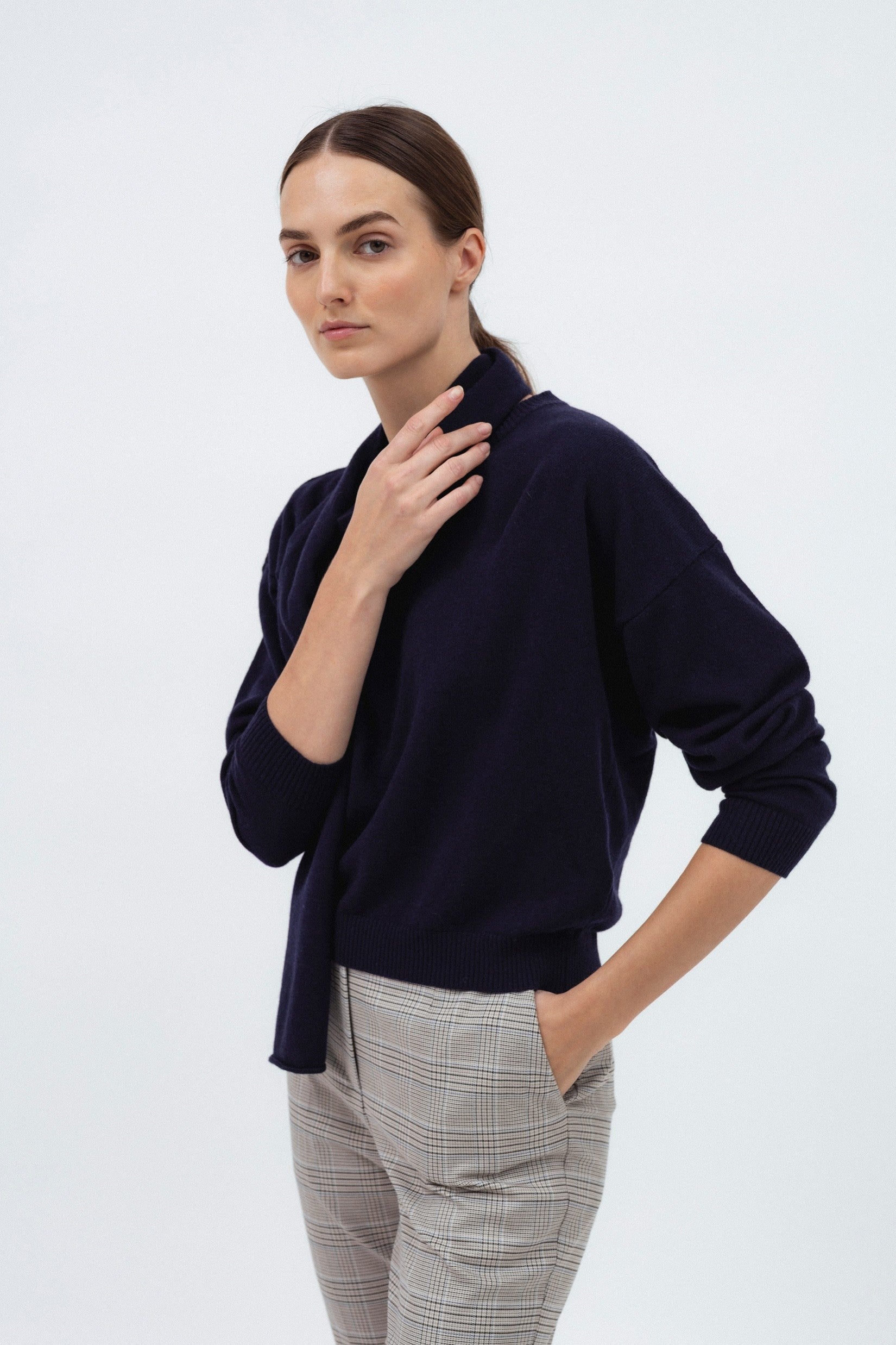 NAVY SWEATER WITH SCARF