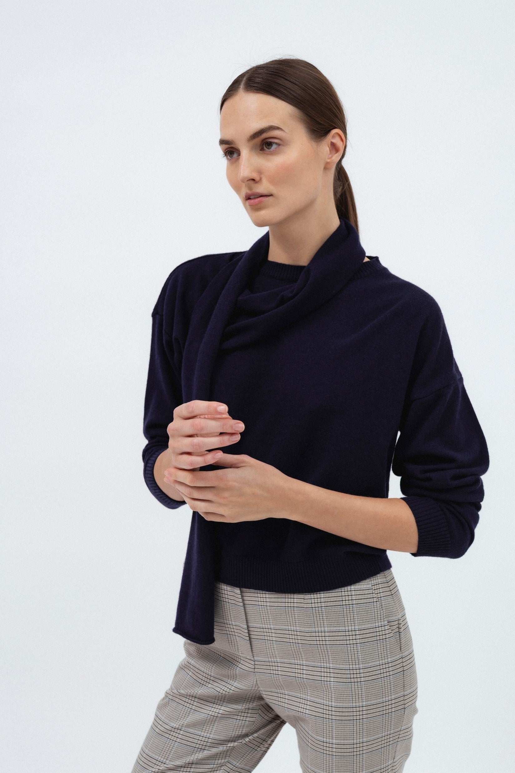 NAVY SWEATER WITH SCARF